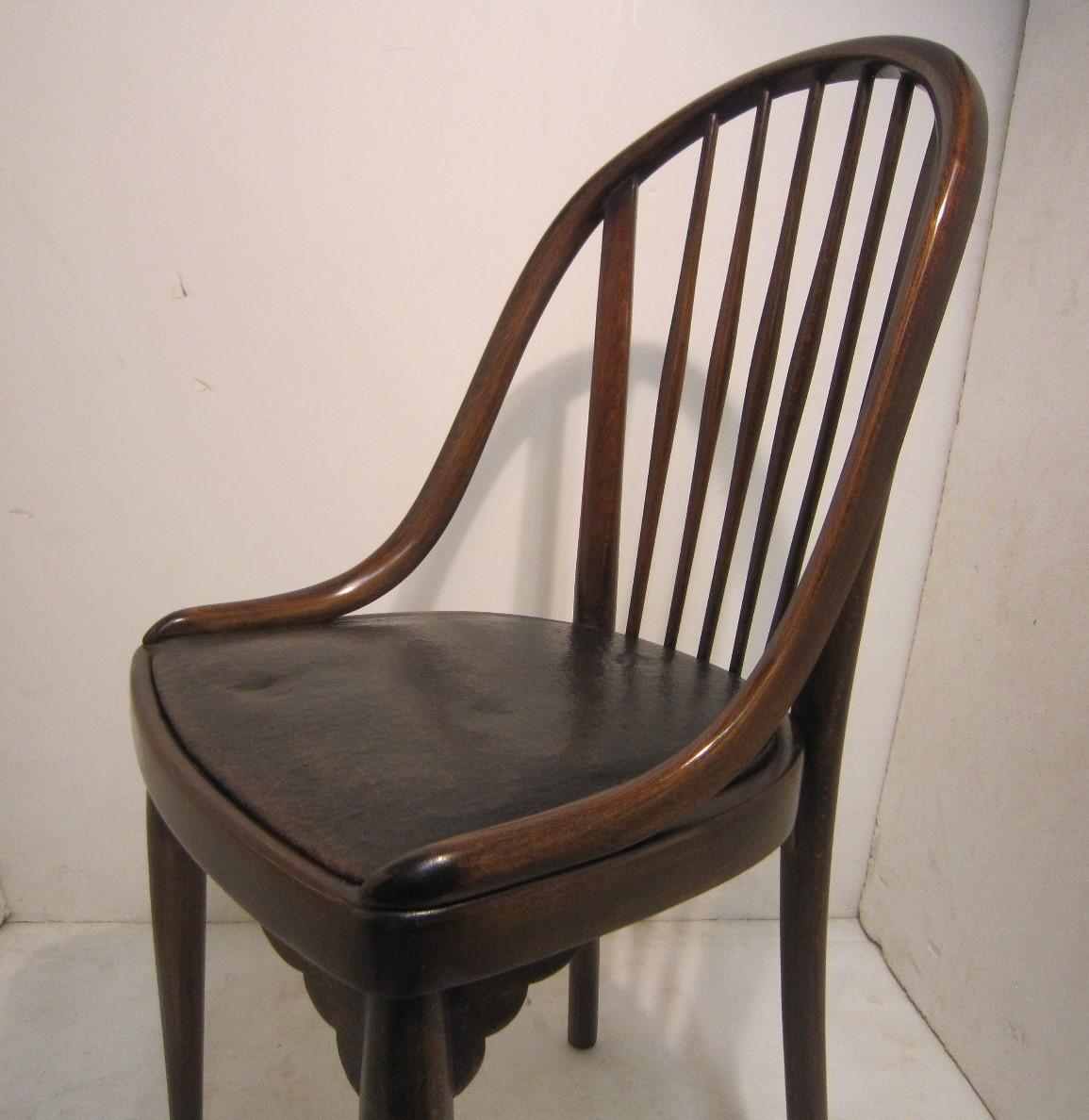Set of Four Original Beechwood Chairs by Thonet 3