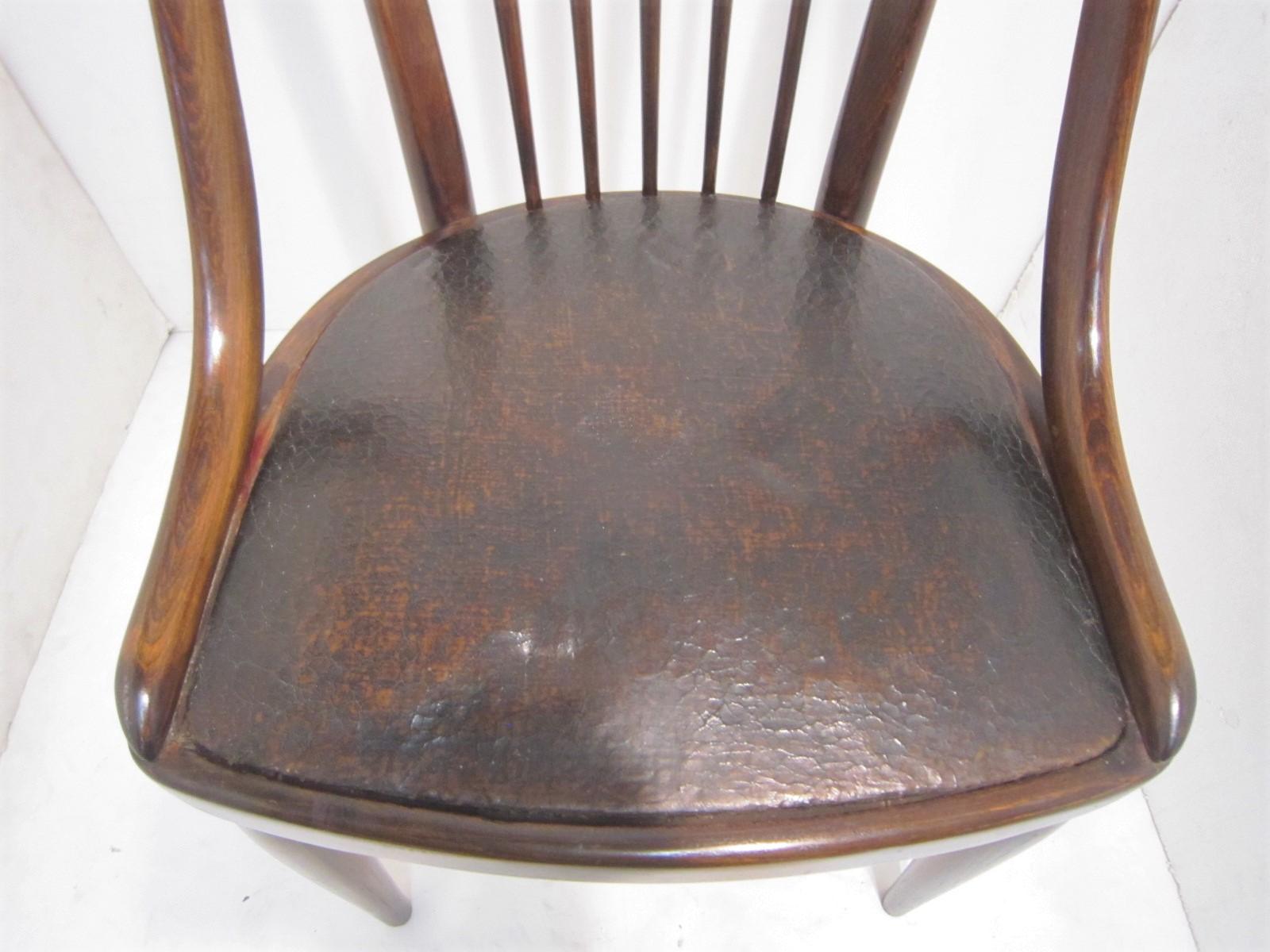 Set of Four Original Beechwood Chairs by Thonet 7