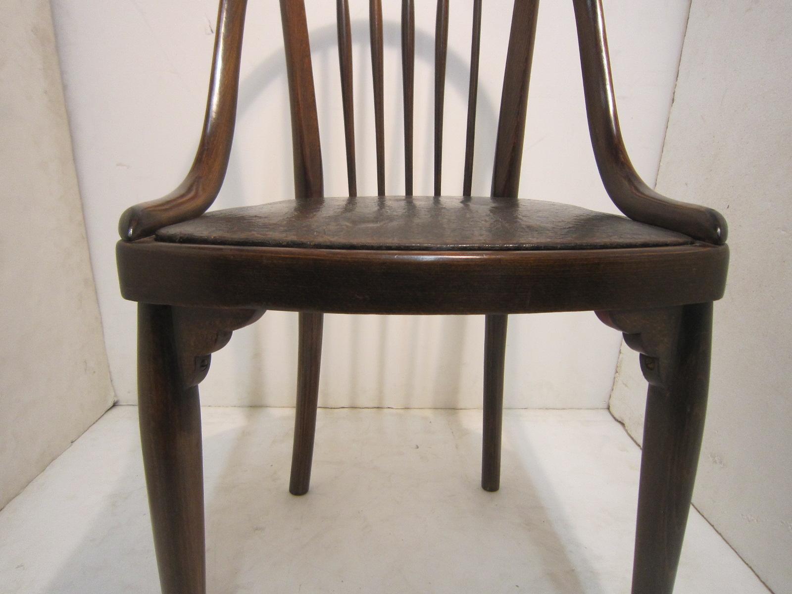 Set of Four Original Beechwood Chairs by Thonet 1
