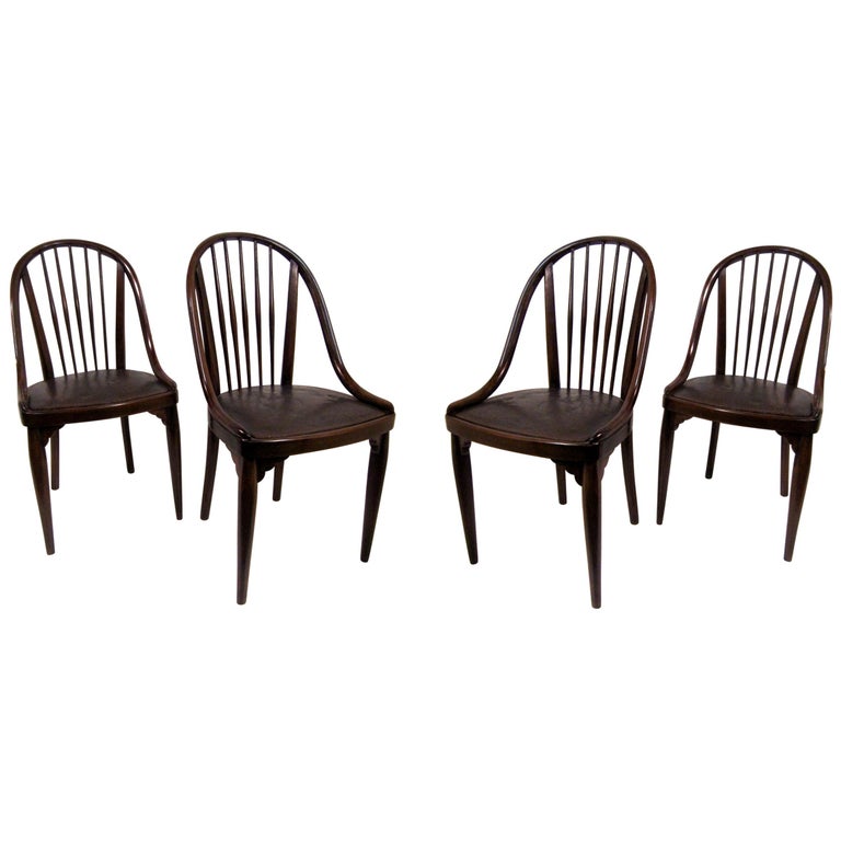 Set of Four Original Beechwood Chairs by Thonet 1