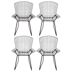 Ensemble de quatre chaises d'appoint originales Harry Bertoia pour Knoll en fil métallique noir:: circa 1960