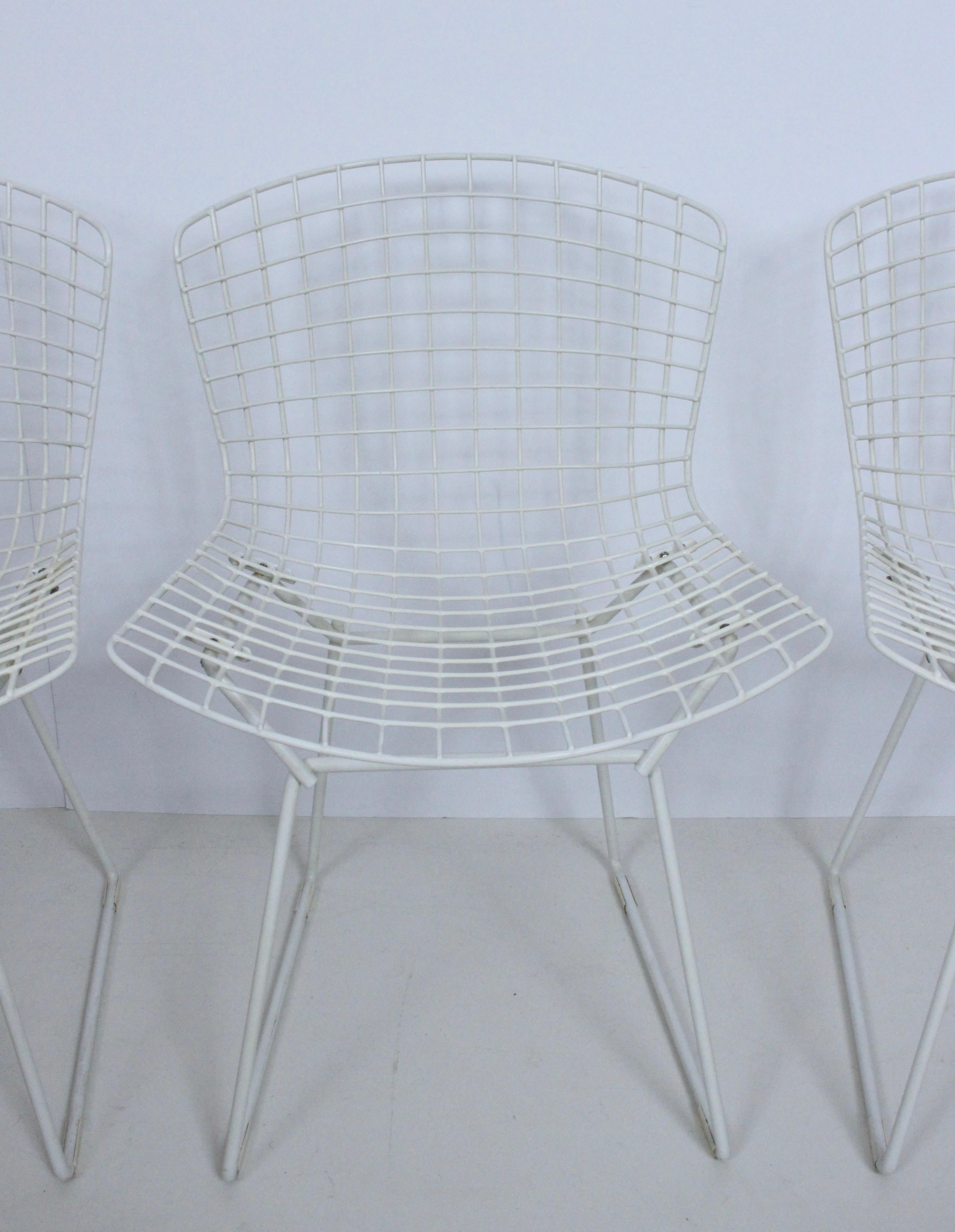 Set of Four Original Harry Bertoia for Knoll White Wire Side Chairs, 1960's In Good Condition In Bainbridge, NY