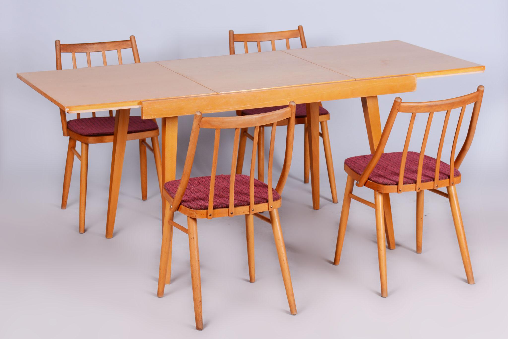 Mid-Century Modern Ensemble de quatre chaises originales du milieu du siècle, par Antonín Šuman, Beeche, République tchèque, années 1960 en vente
