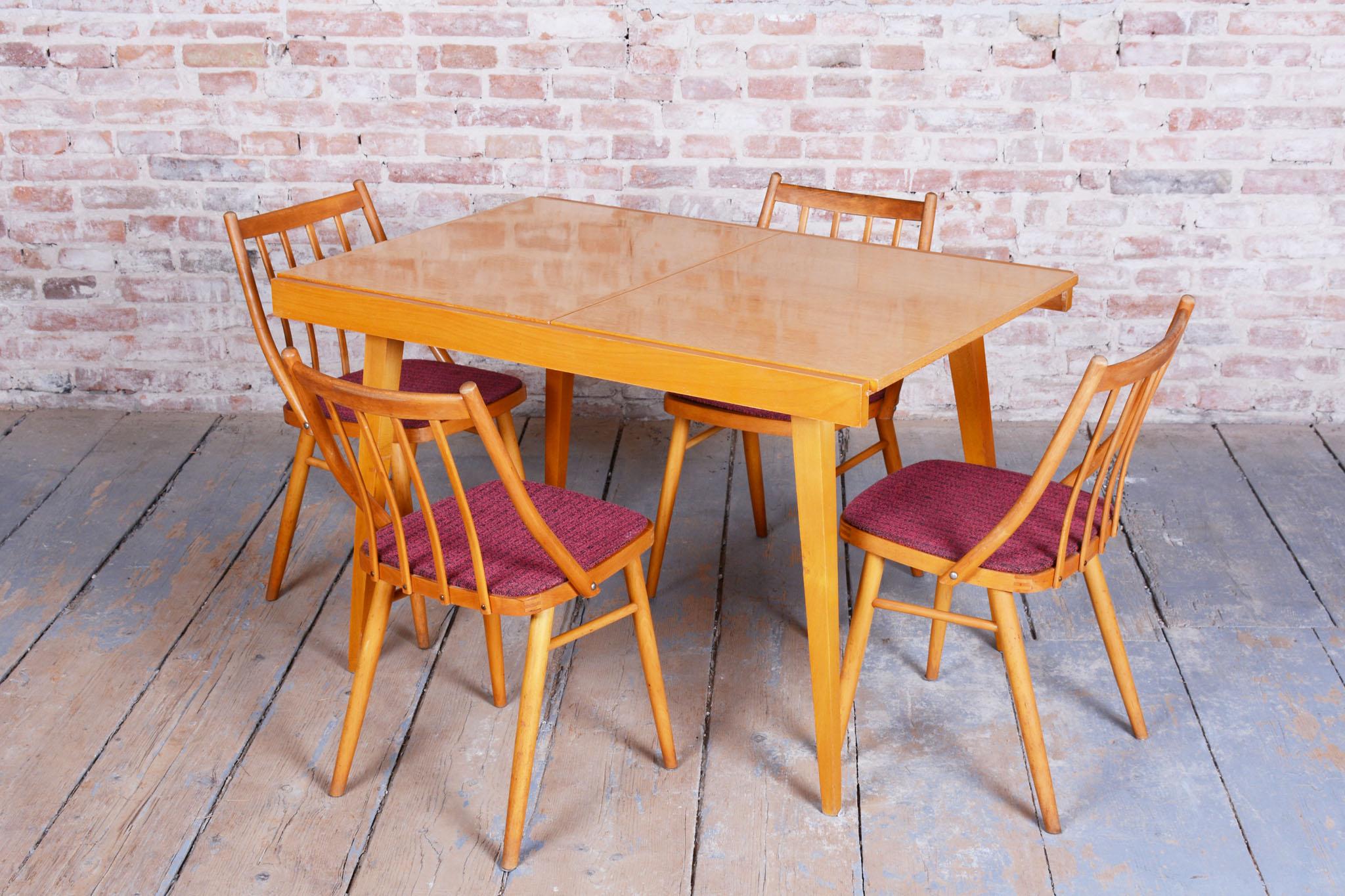 Tchèque Ensemble de quatre chaises originales du milieu du siècle, par Antonín Šuman, Beeche, République tchèque, années 1960 en vente