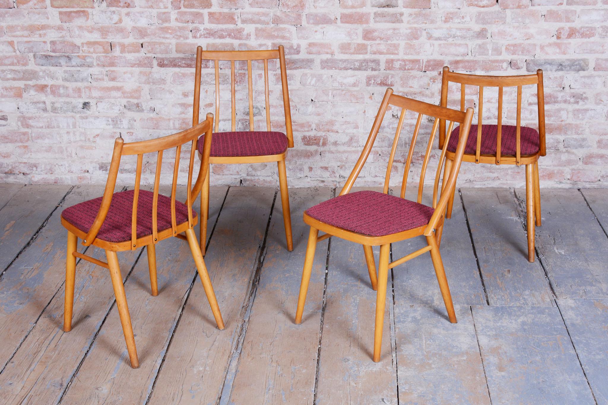 Ensemble de quatre chaises originales du milieu du siècle, par Antonín Šuman, Beeche, République tchèque, années 1960 Bon état - En vente à Brandys nad Labem, Středočeský kraj