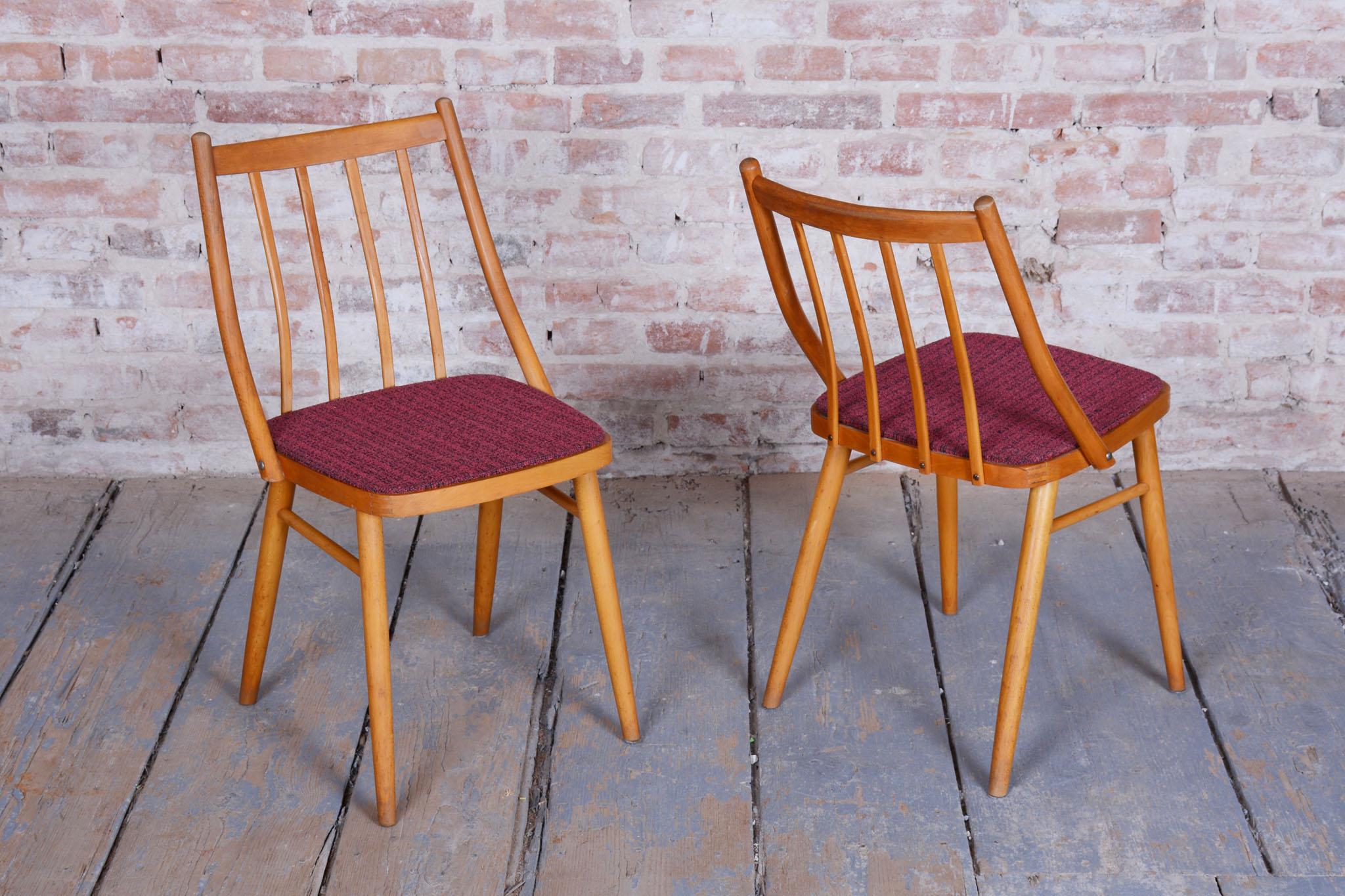 20ième siècle Ensemble de quatre chaises originales du milieu du siècle, par Antonín Šuman, Beeche, République tchèque, années 1960 en vente
