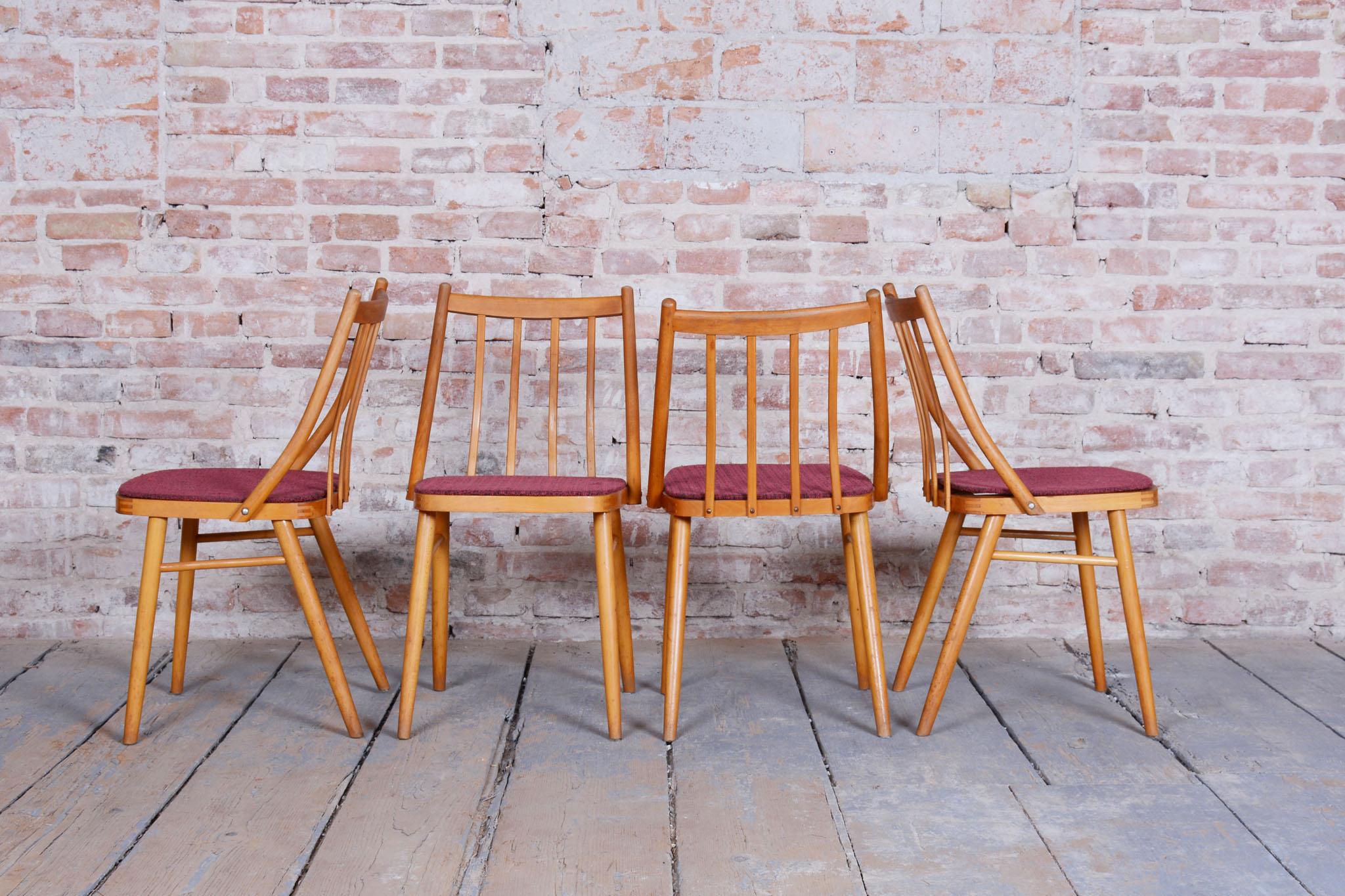 Ensemble de quatre chaises originales du milieu du siècle, par Antonín Šuman, Beeche, République tchèque, années 1960 en vente 1