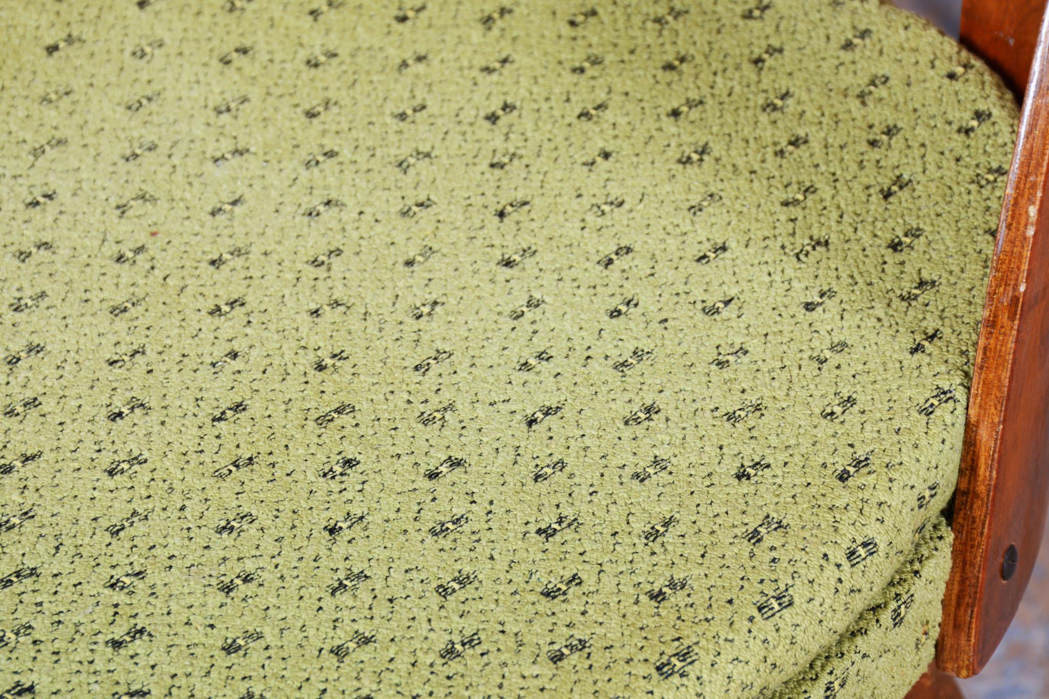 Set di quattro sedie originali del metà secolo, di Antonín Šuman, noce, ceco, anni '50 in vendita 2
