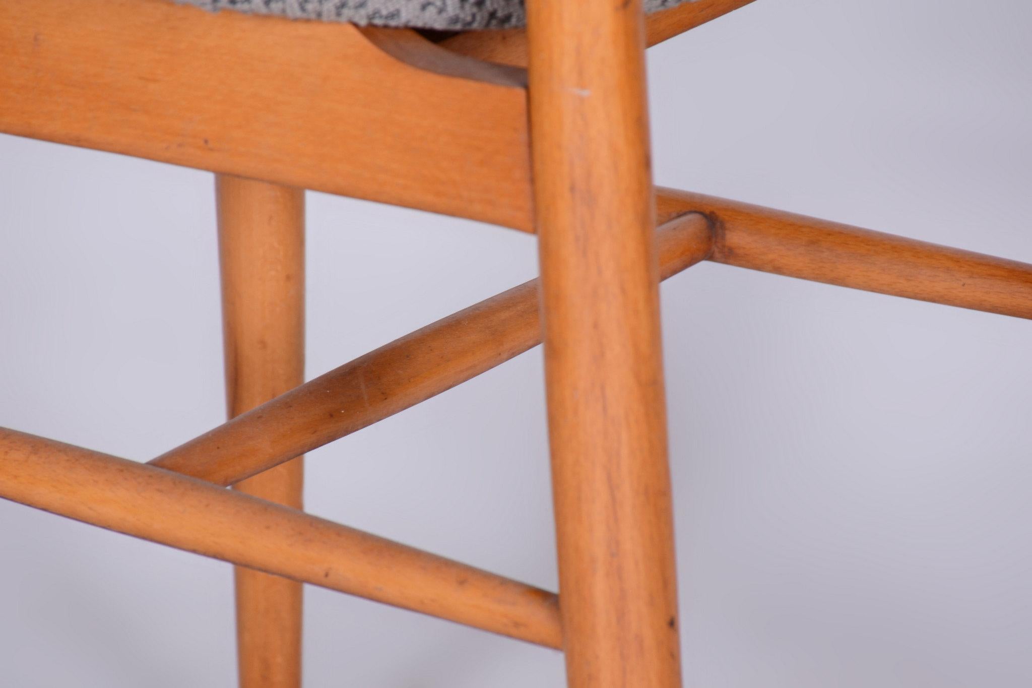 Ensemble de quatre chaises originales de style mi-siècle moderne, hêtre, tchèque, années 1960 en vente 4