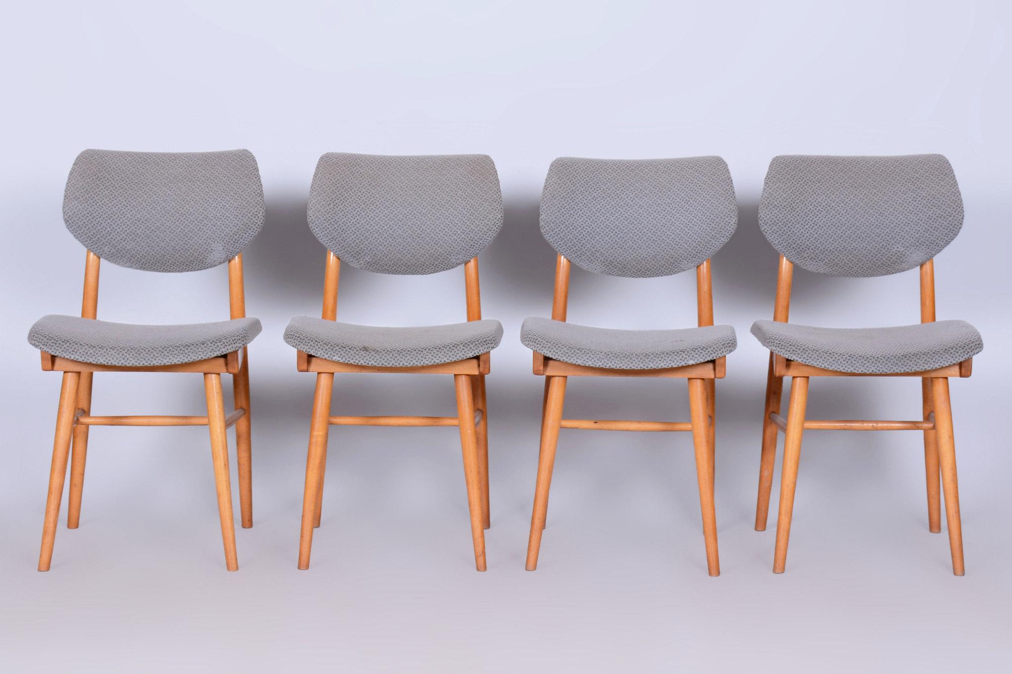 Mid-Century Modern Ensemble de quatre chaises originales de style mi-siècle moderne, hêtre, tchèque, années 1960 en vente