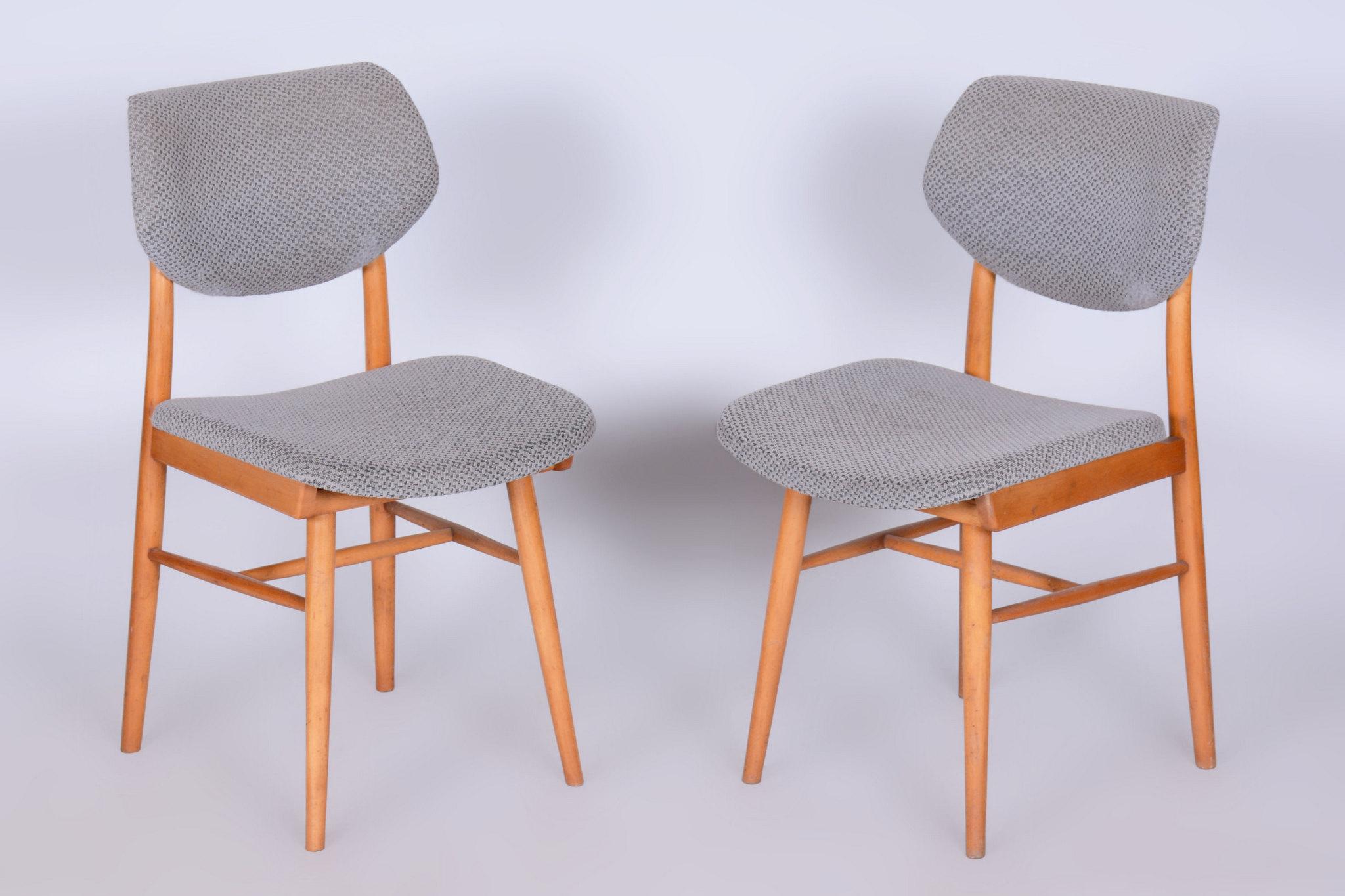 20ième siècle Ensemble de quatre chaises originales de style mi-siècle moderne, hêtre, tchèque, années 1960 en vente