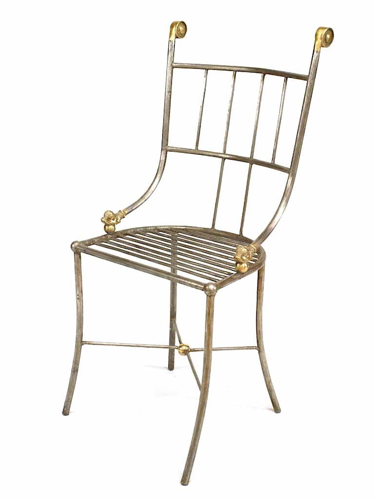 Satz von 4 englischen Regency-Messing-Beistellstühlen für den Außenbereich im Zustand „Gut“ im Angebot in New York, NY