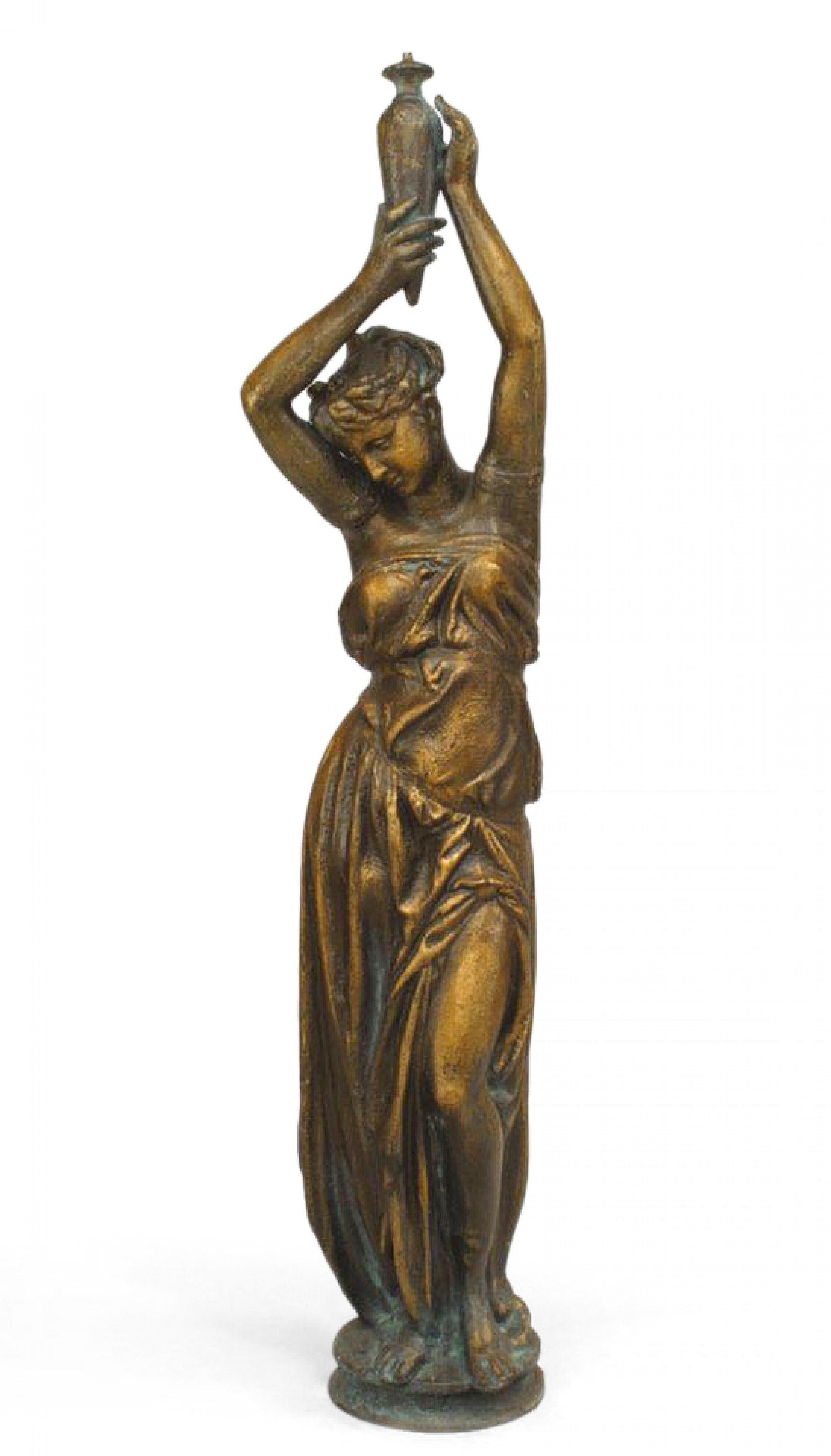 Set von 4 eisernen Frauenfiguren-Statuaren für den Außenbereich (19. Jahrhundert) im Angebot
