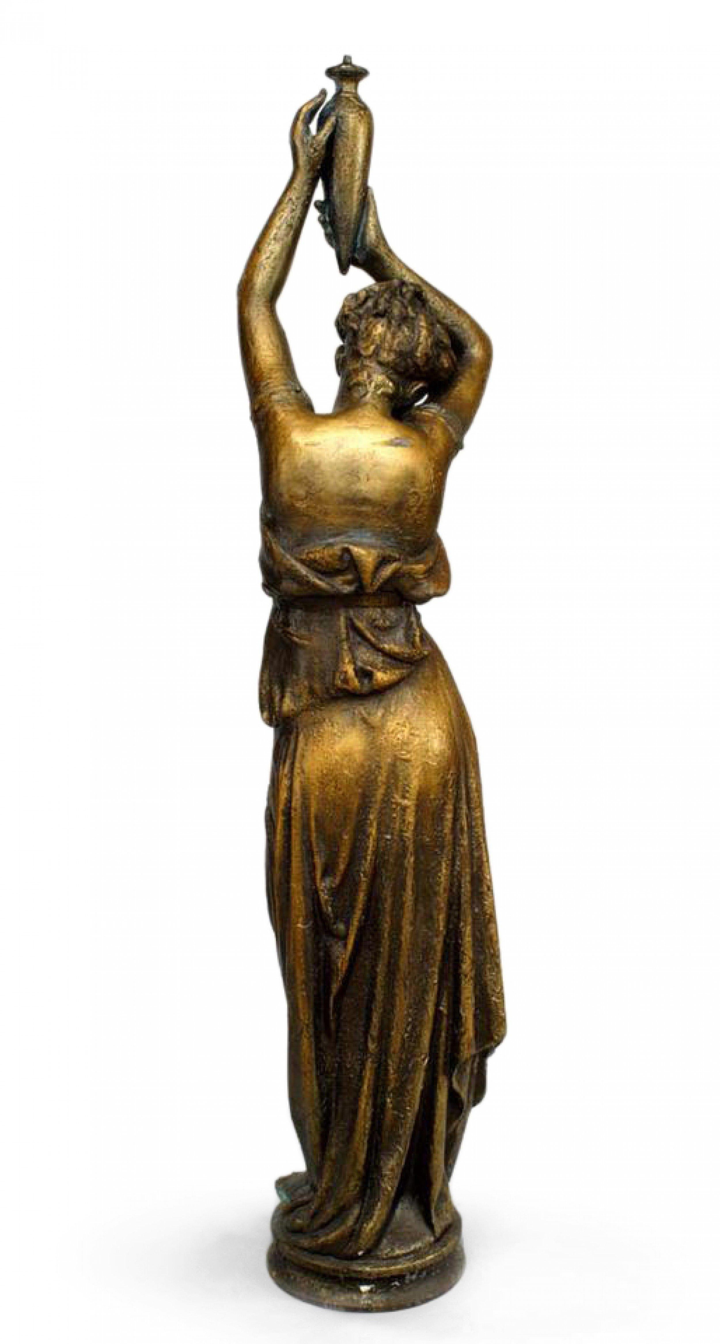 Set von 4 eisernen Frauenfiguren-Statuaren für den Außenbereich (Eisen) im Angebot