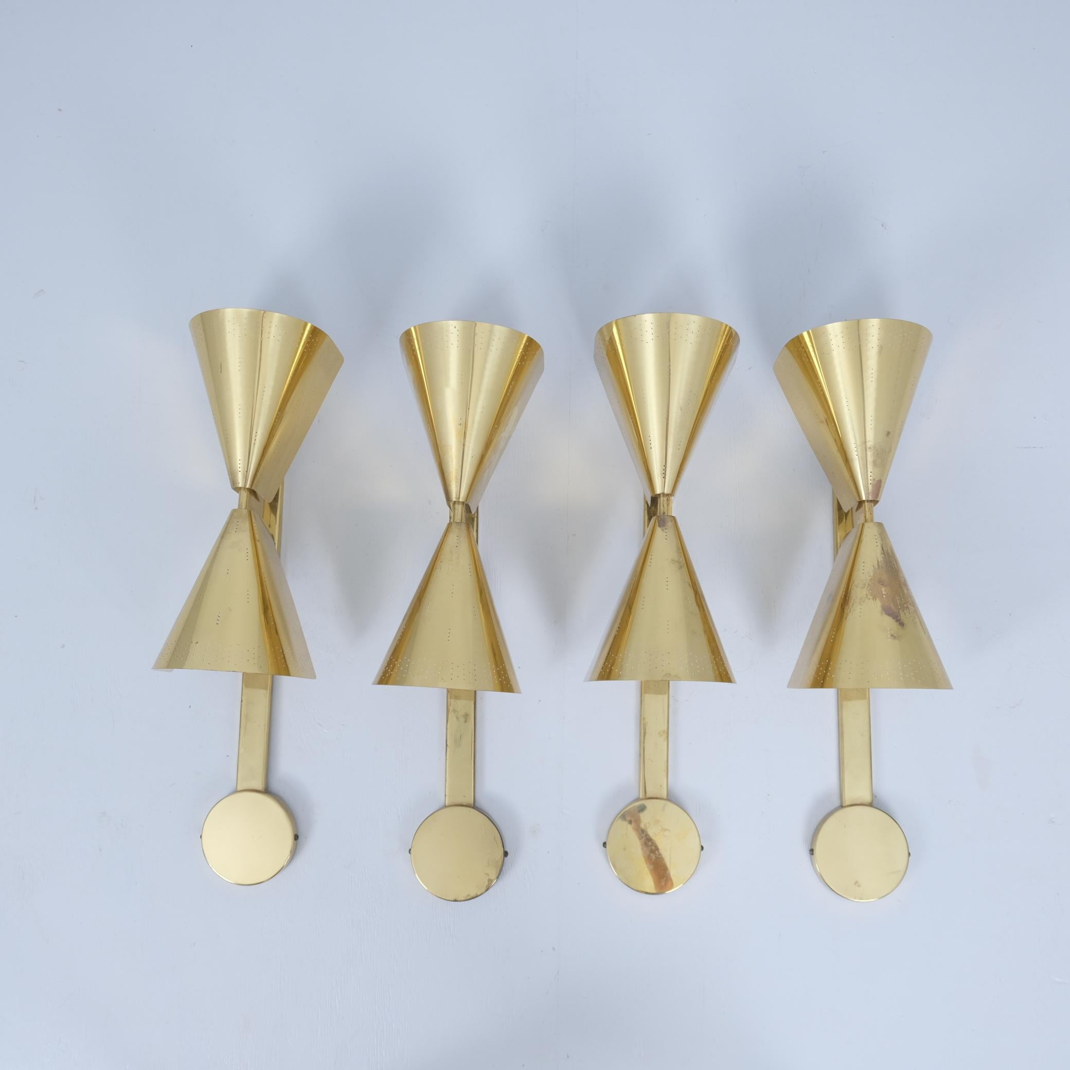 Mid-Century Modern Set of Four Paavo Tynell Commissioned Scones in Perforated Brass, Taito, 1950s en vente