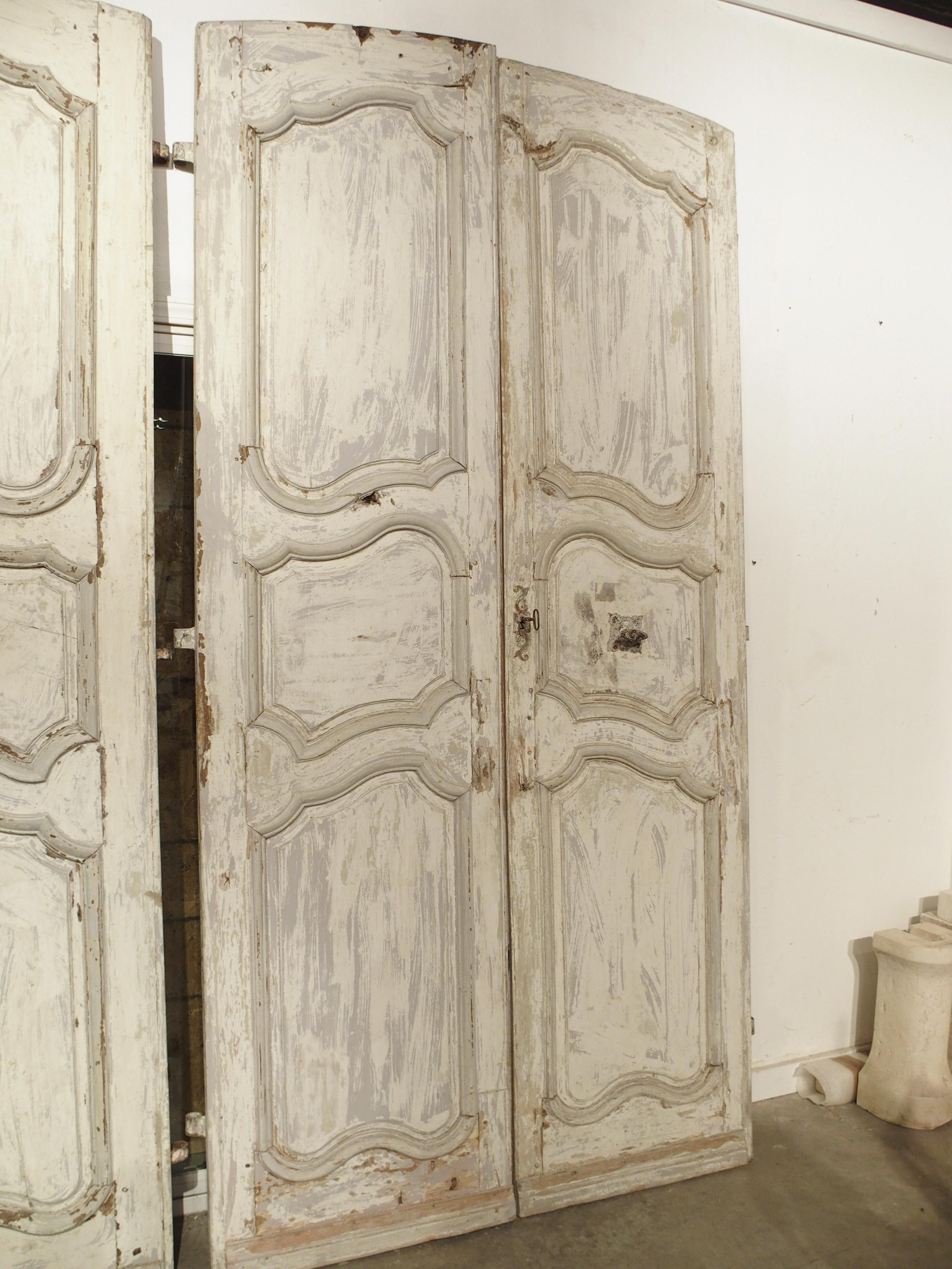 Conjunto de cuatro puertas interiores pintadas del siglo XVIII procedentes de Provenza, Francia 11