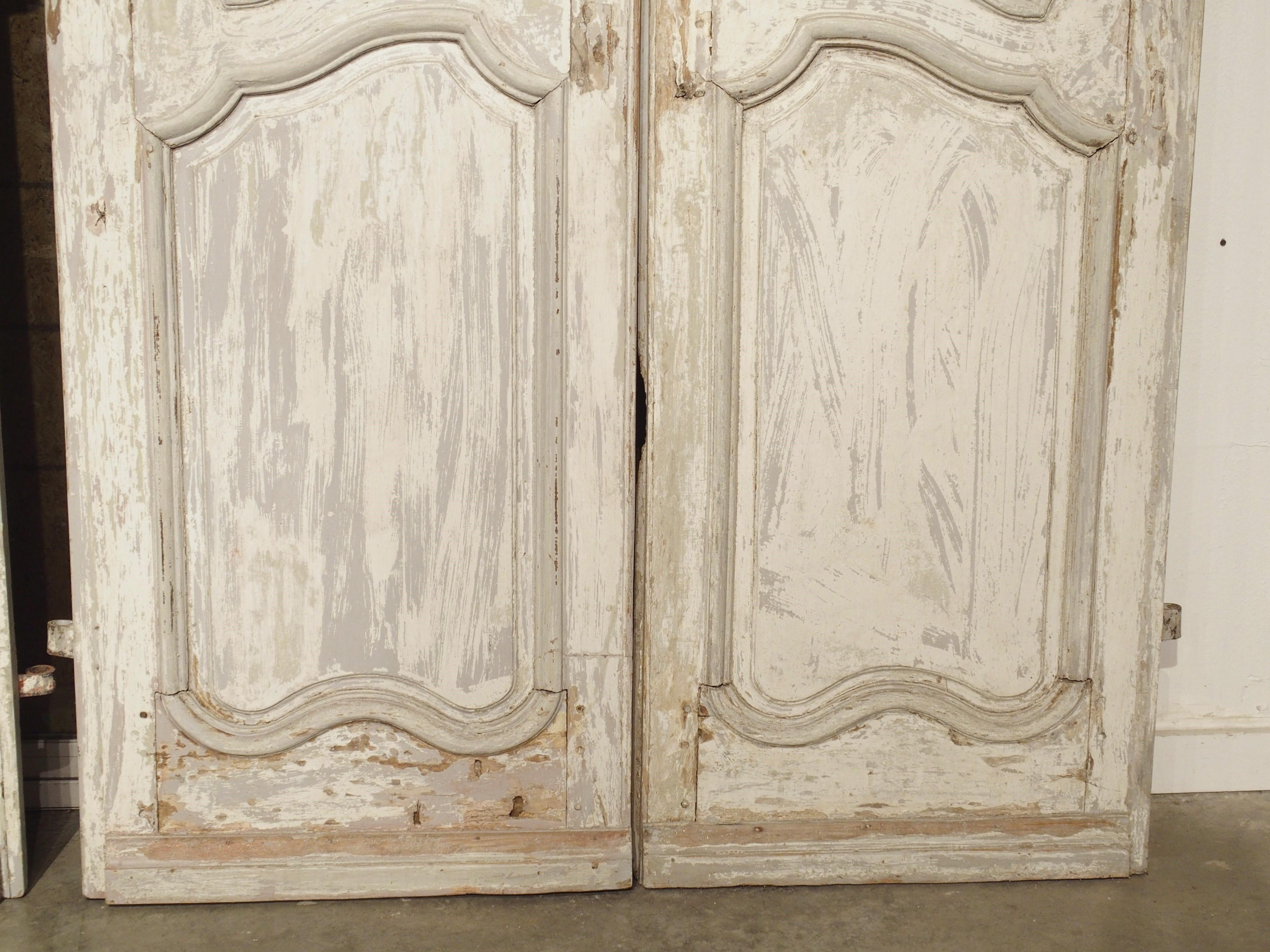 Conjunto de cuatro puertas interiores pintadas del siglo XVIII procedentes de Provenza, Francia siglo XVIII y antes