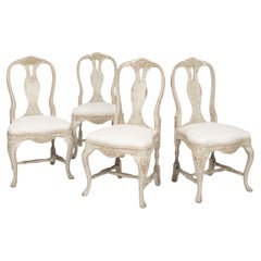 Ensemble de quatre chaises rococo suédoises peintes