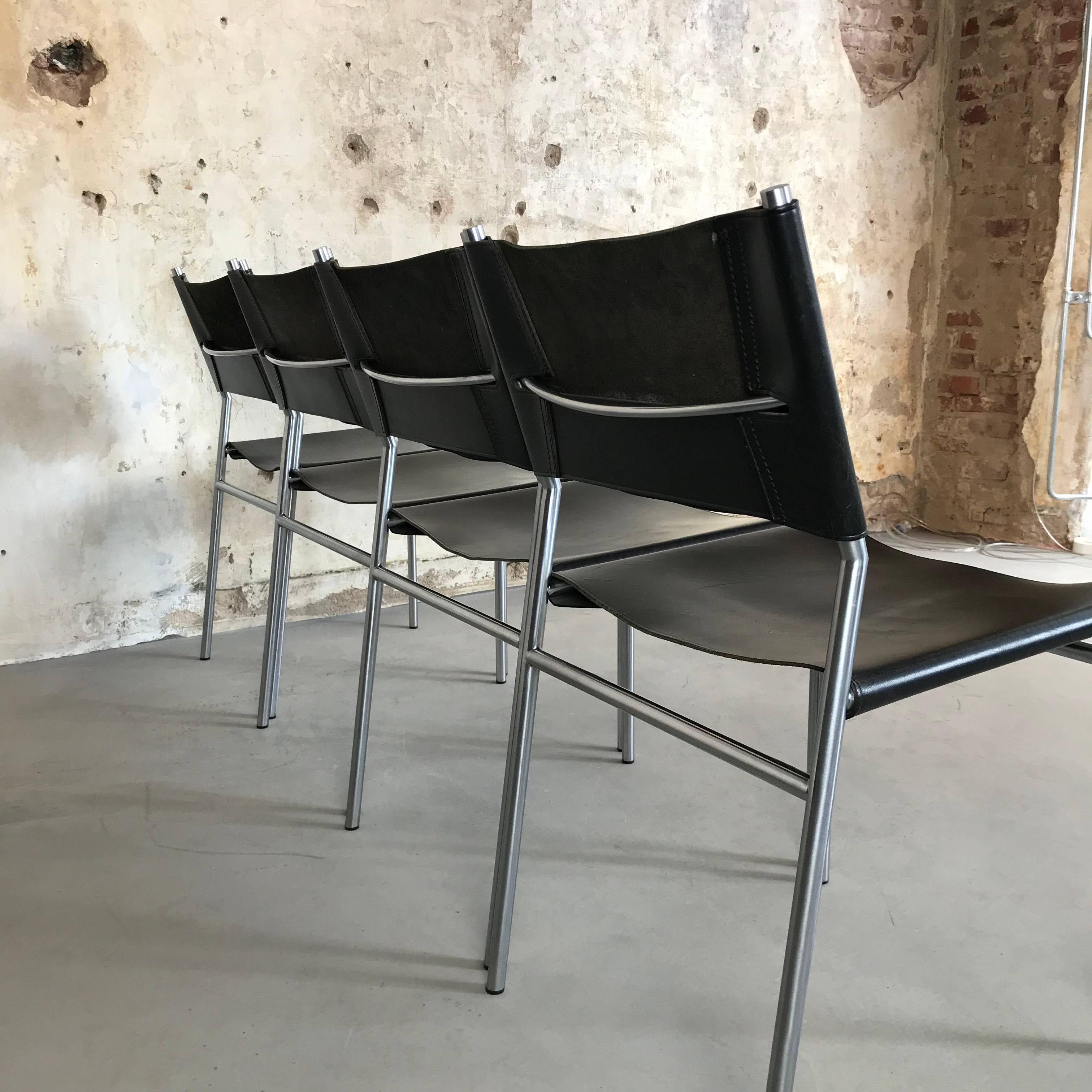 Mid-20th Century Set of Four Patinated Saddle Leather Chairs, SE06, Martin Visser for 't Spectrum