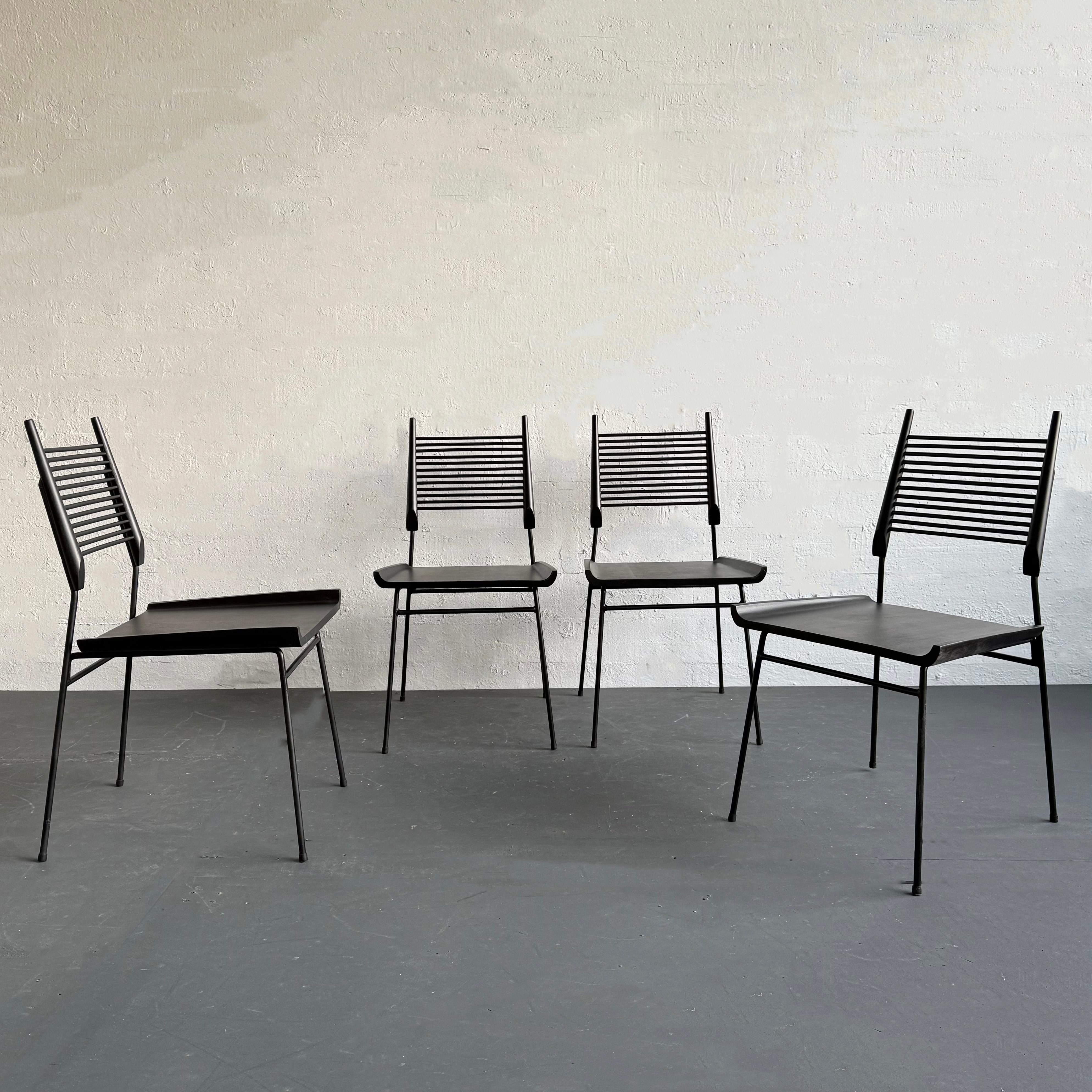 Mid-Century moderno Set di quattro sedie da pranzo 