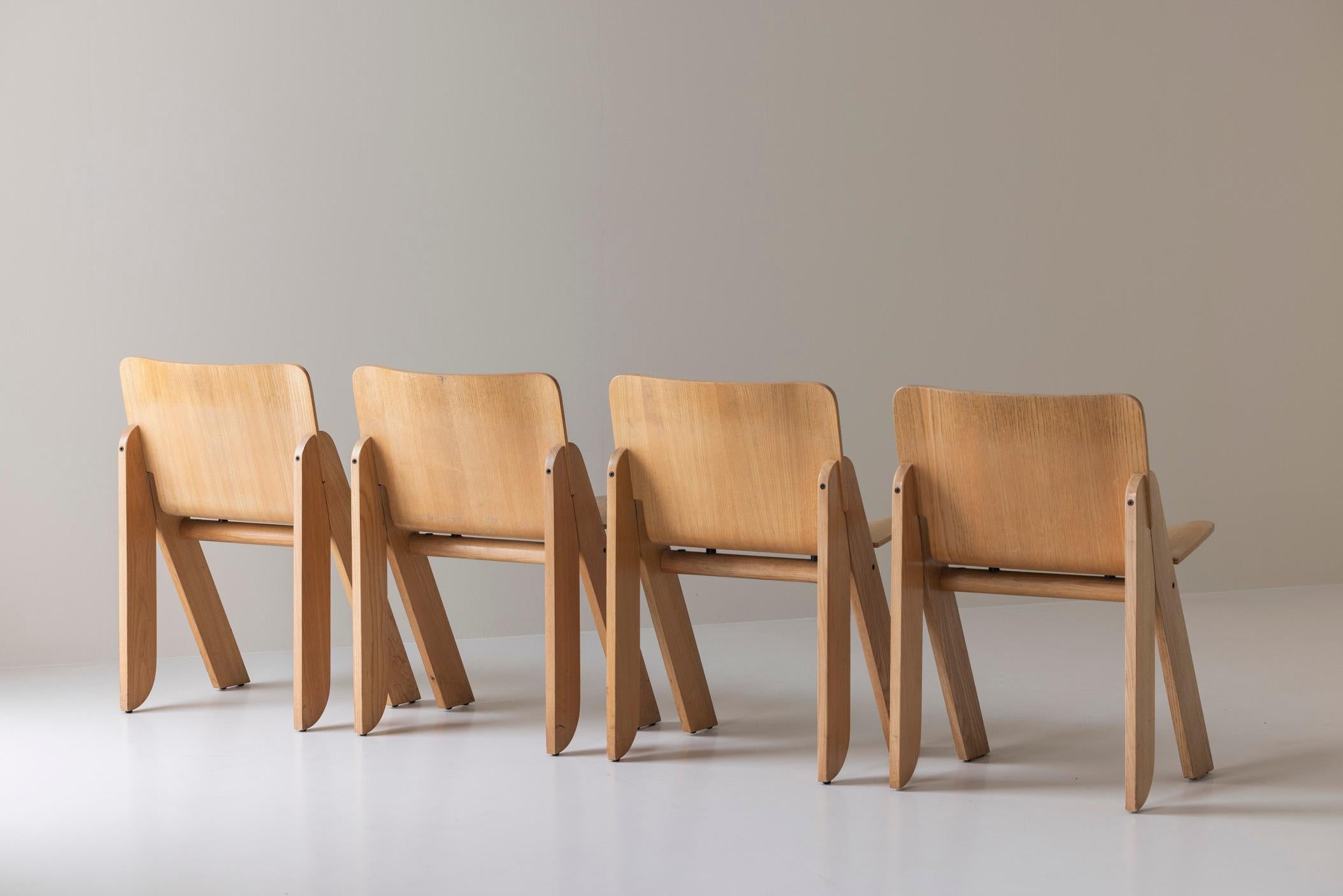 Juego de cuatro sillas de comedor 