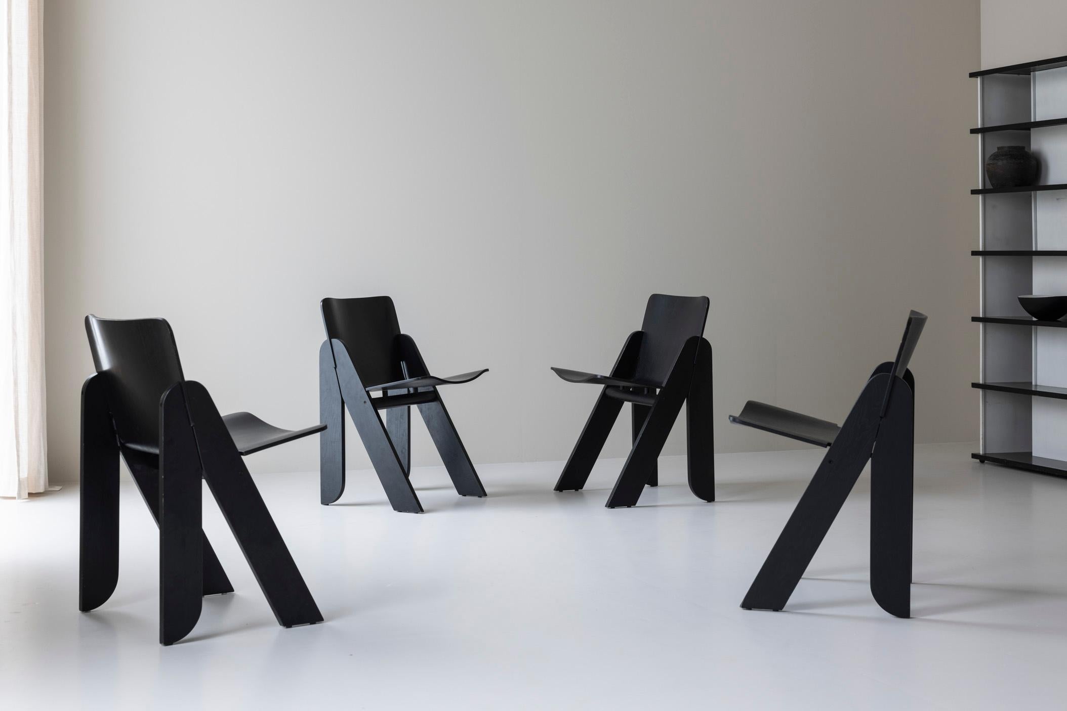 Introducing a rare set of four Peota dining chairs by renowned Italian designer Gigi Sabadin, crafted for Stilwood in the 1970s. These chairs showcase Sabadin’s masterful use of molded black lacquered ash plywood, offering both elegance and comfort.