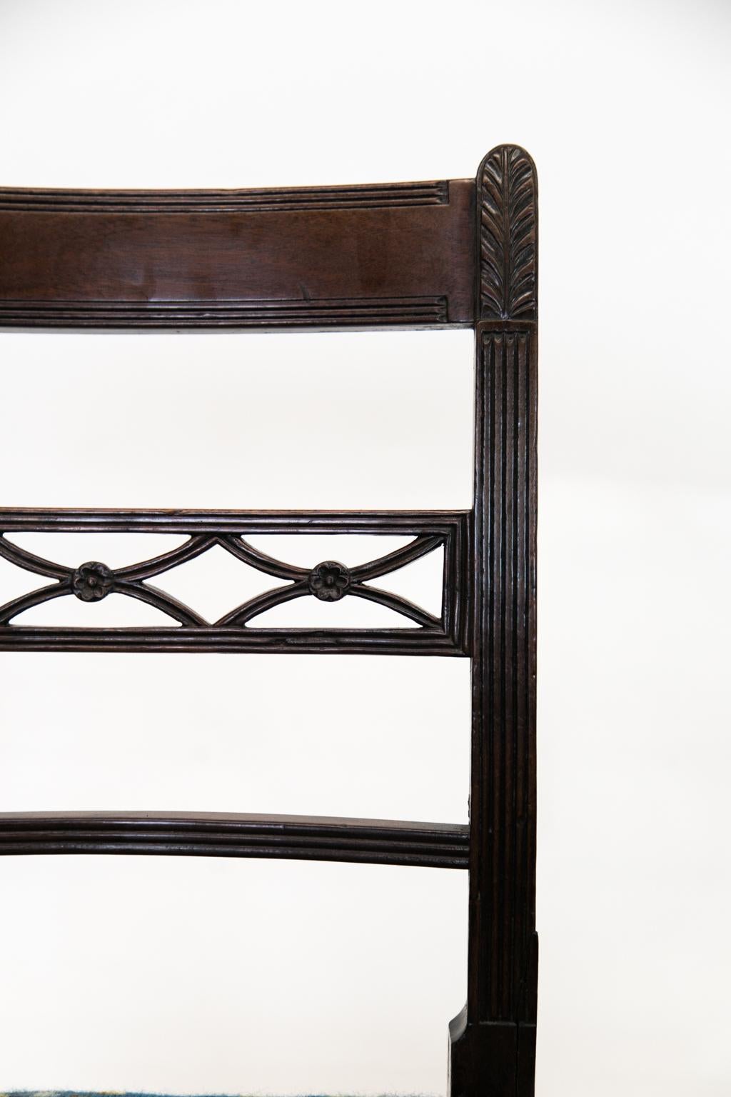 Fin du XVIIIe siècle Ensemble de quatre chaises anglaises d'époque Hepplewhite en vente