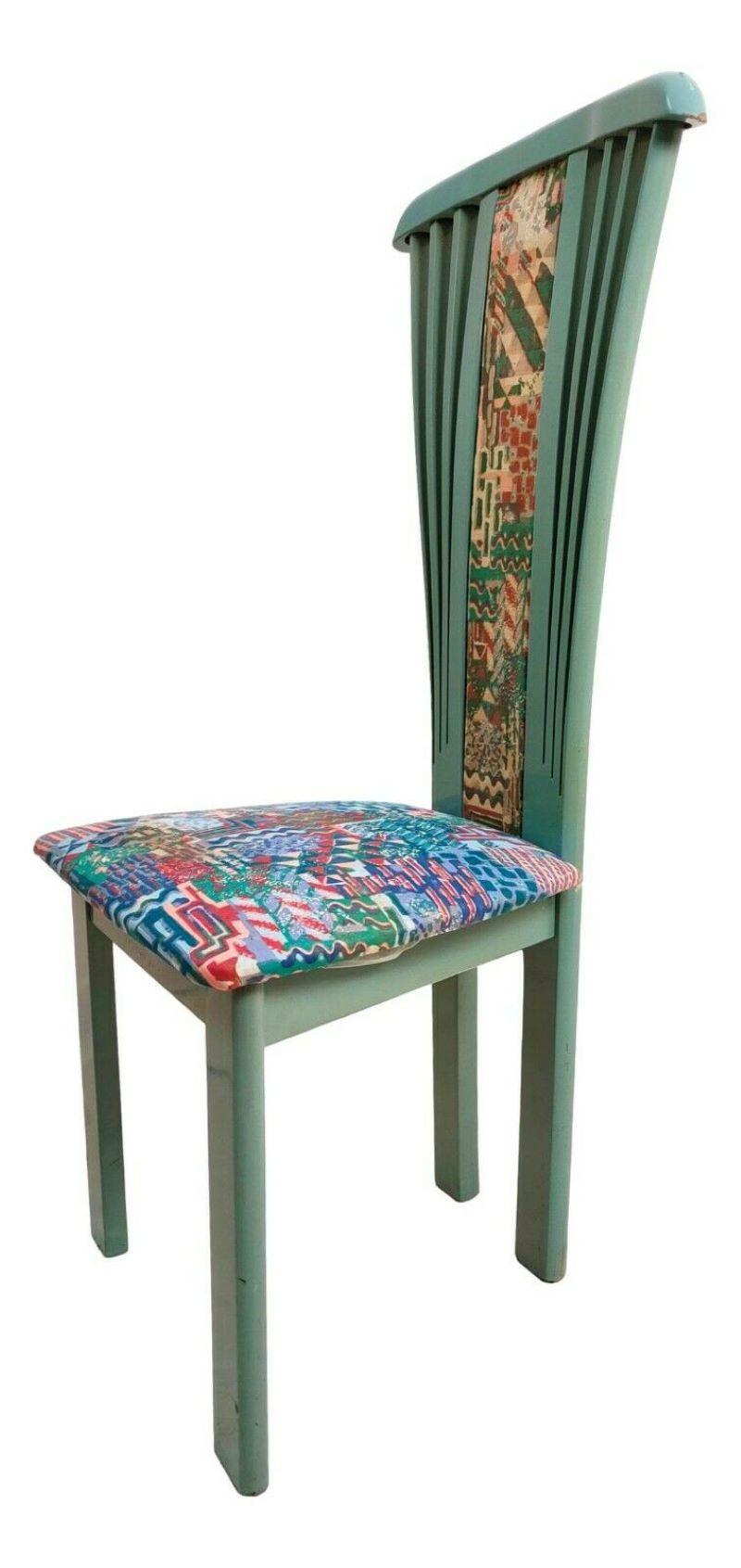 italien Ensemble de quatre chaises conçues de style Pierre Cardin, 1970 en vente