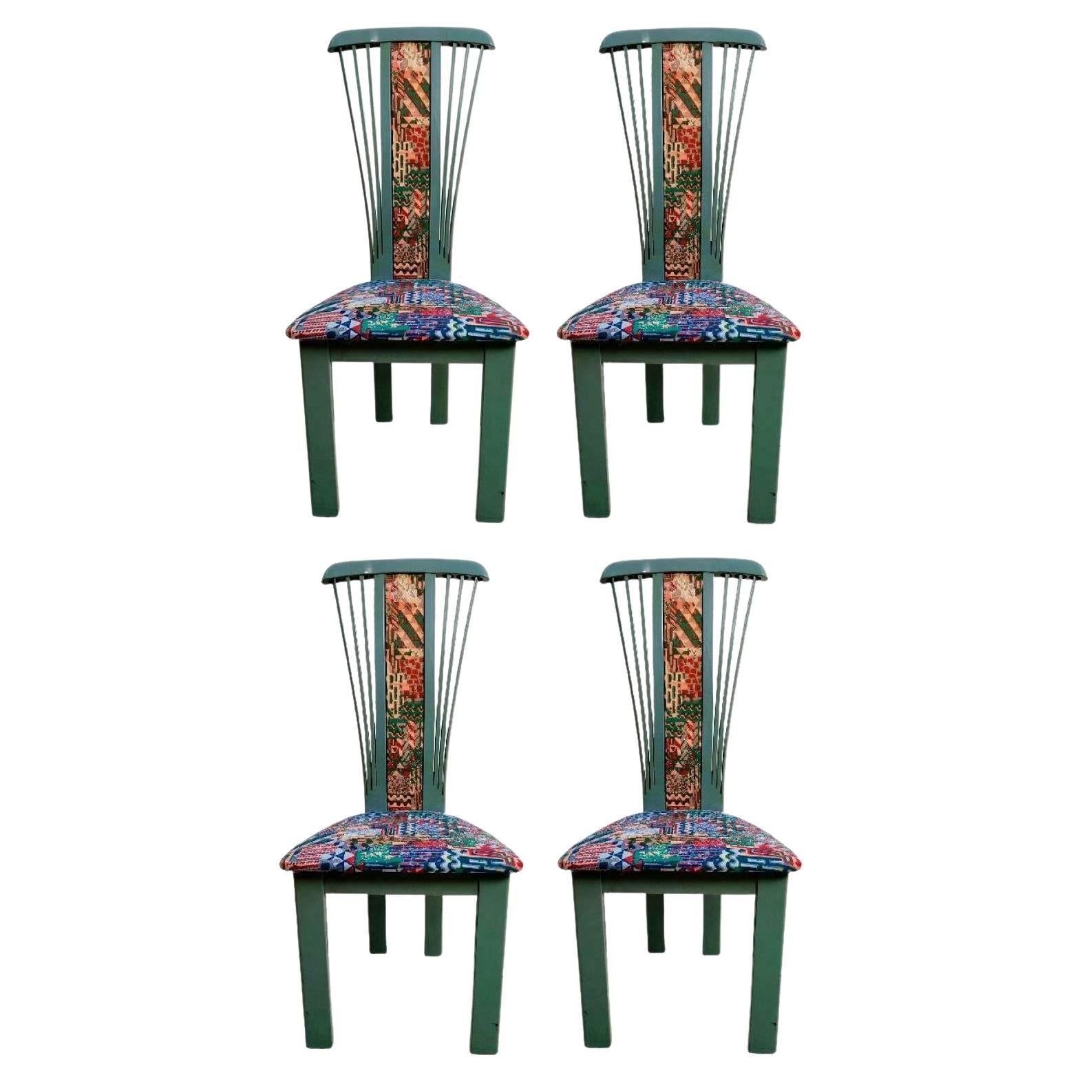 Ensemble de quatre chaises conçues de style Pierre Cardin, 1970 en vente