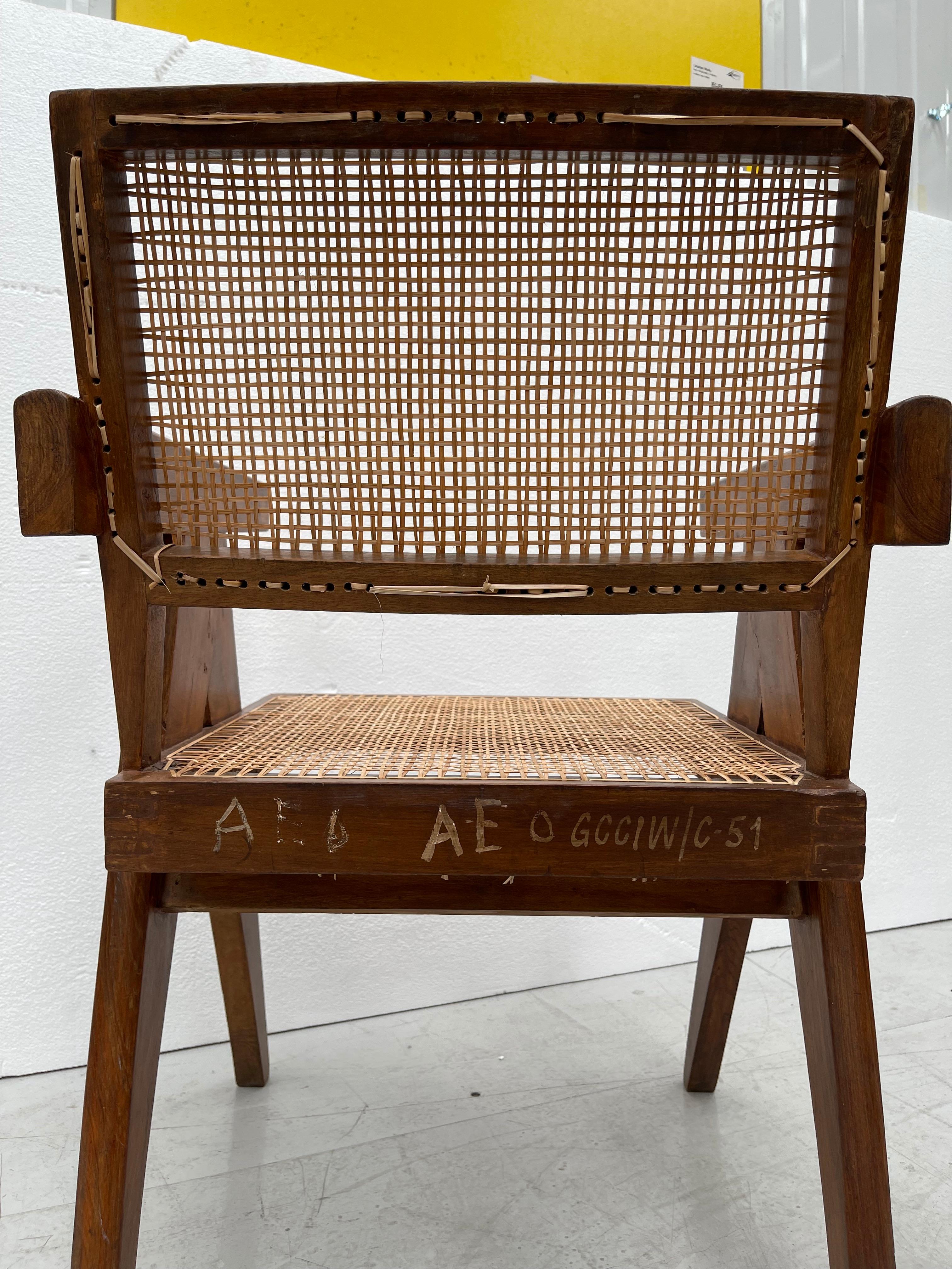 Indien Ensemble de quatre chaises de bureau Pierre Jeanneret avec de rares marques de pochoir en vente