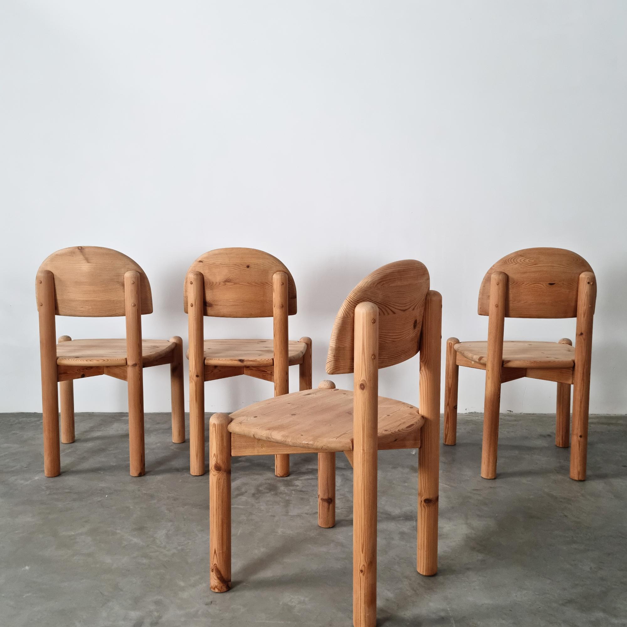 Set of four pine dining chairs by Daumiller, 1970s In Good Condition For Sale In Hilversum, NL