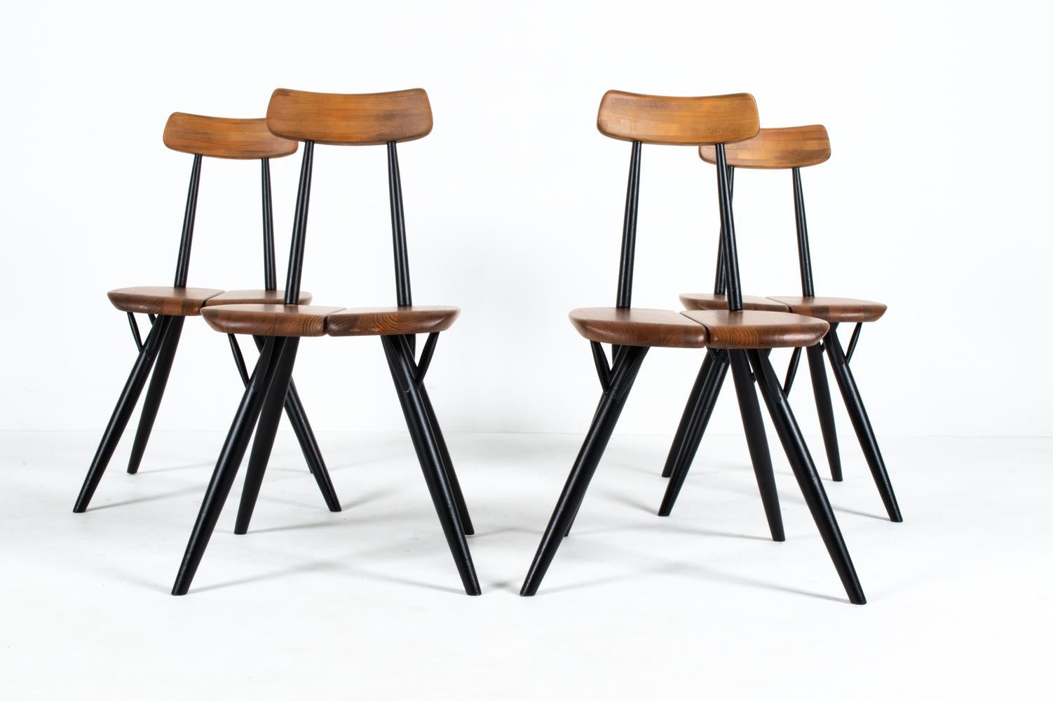 Mid-Century Modern Ensemble de quatre chaises à manger Pirkka d'Ilmari Tapiovaara pour Laukaan Puu, Finlande en vente