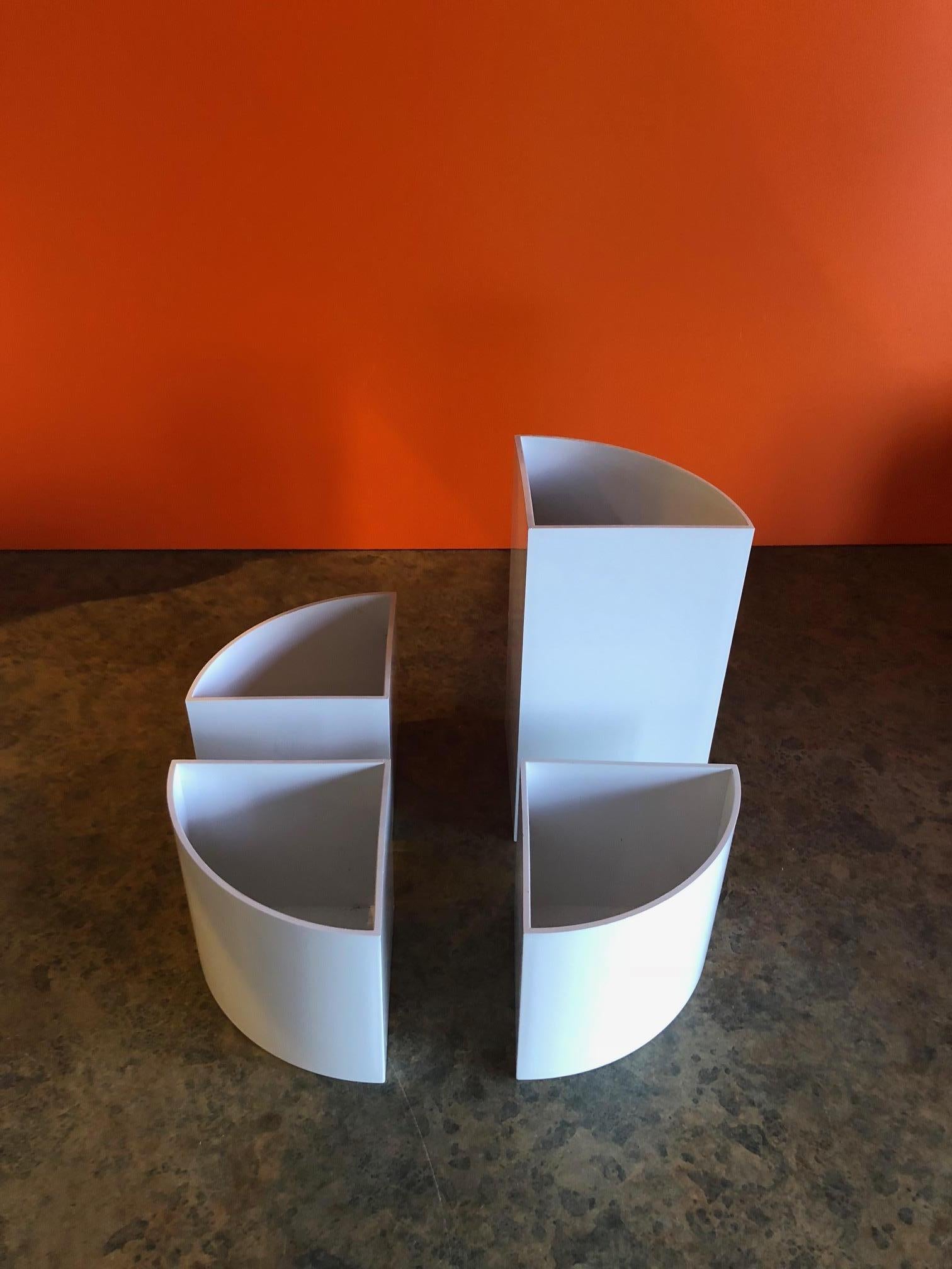 Set von vier Vasen/Behältern aus Kunststoff von Jacques bedat für Georg Jensen (Französisch) im Angebot
