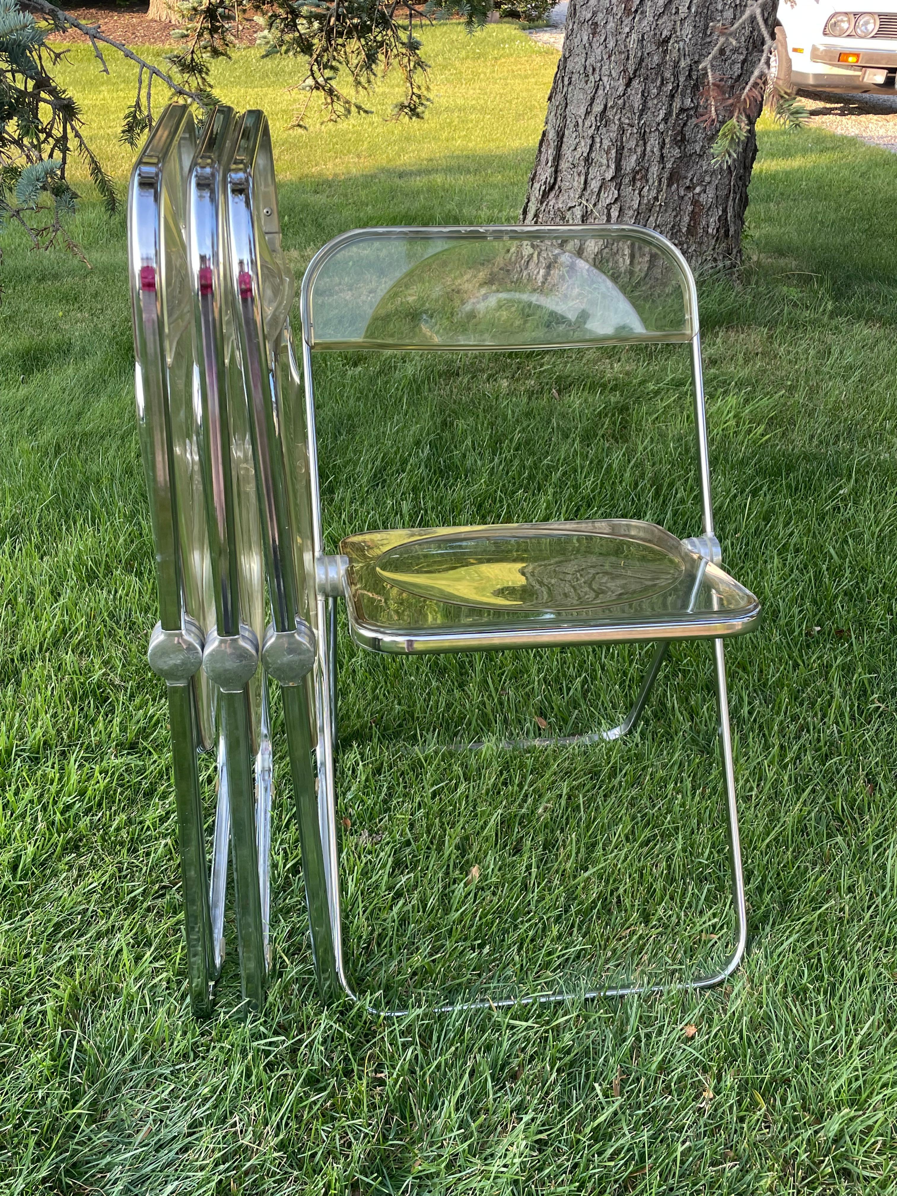 Mid-Century Modern Set of Four Plia Lucite Italian Folding Chairs For Sale