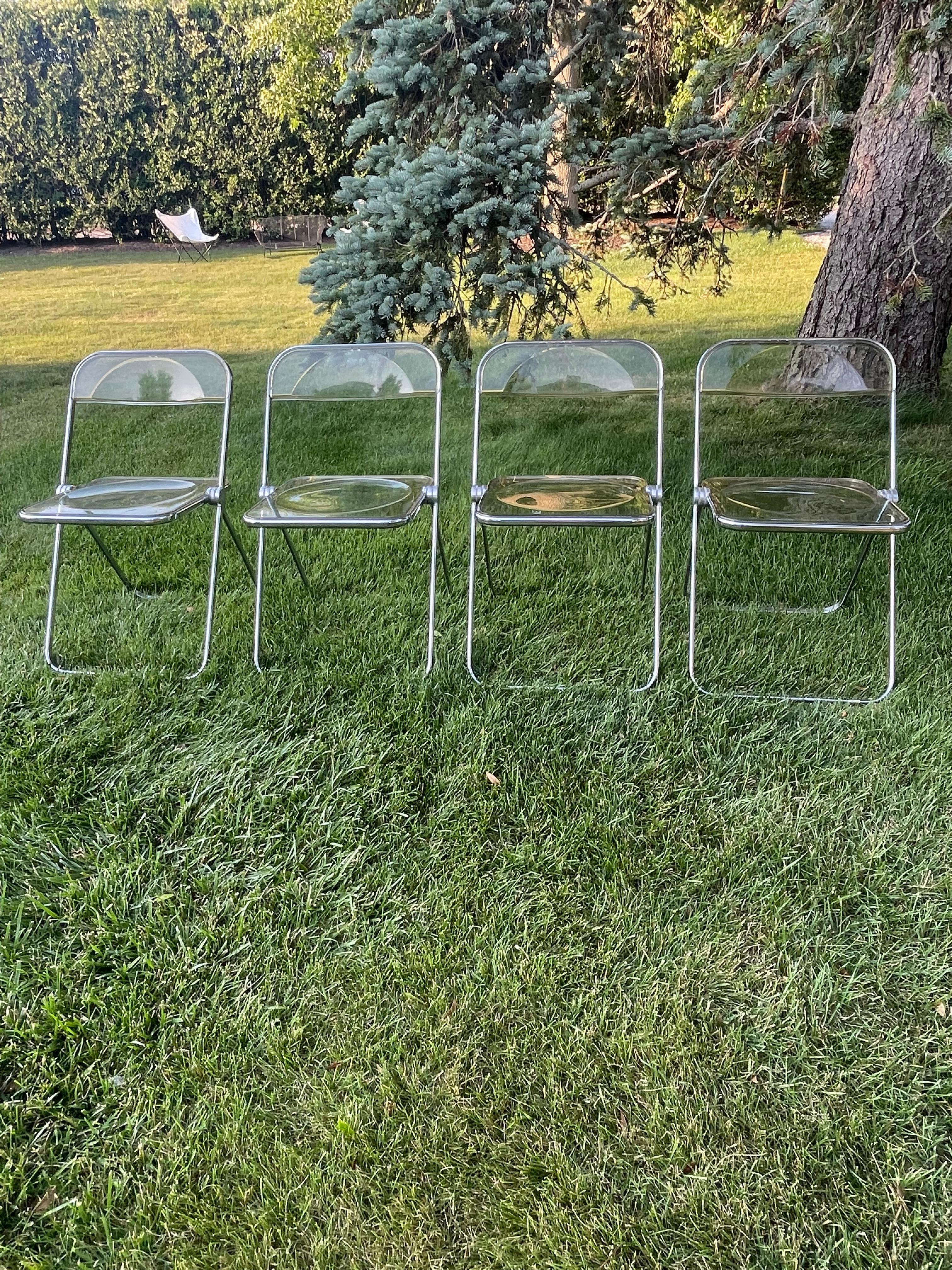 Set of Four Plia Lucite Italian Folding Chairs In Good Condition For Sale In New York, NY
