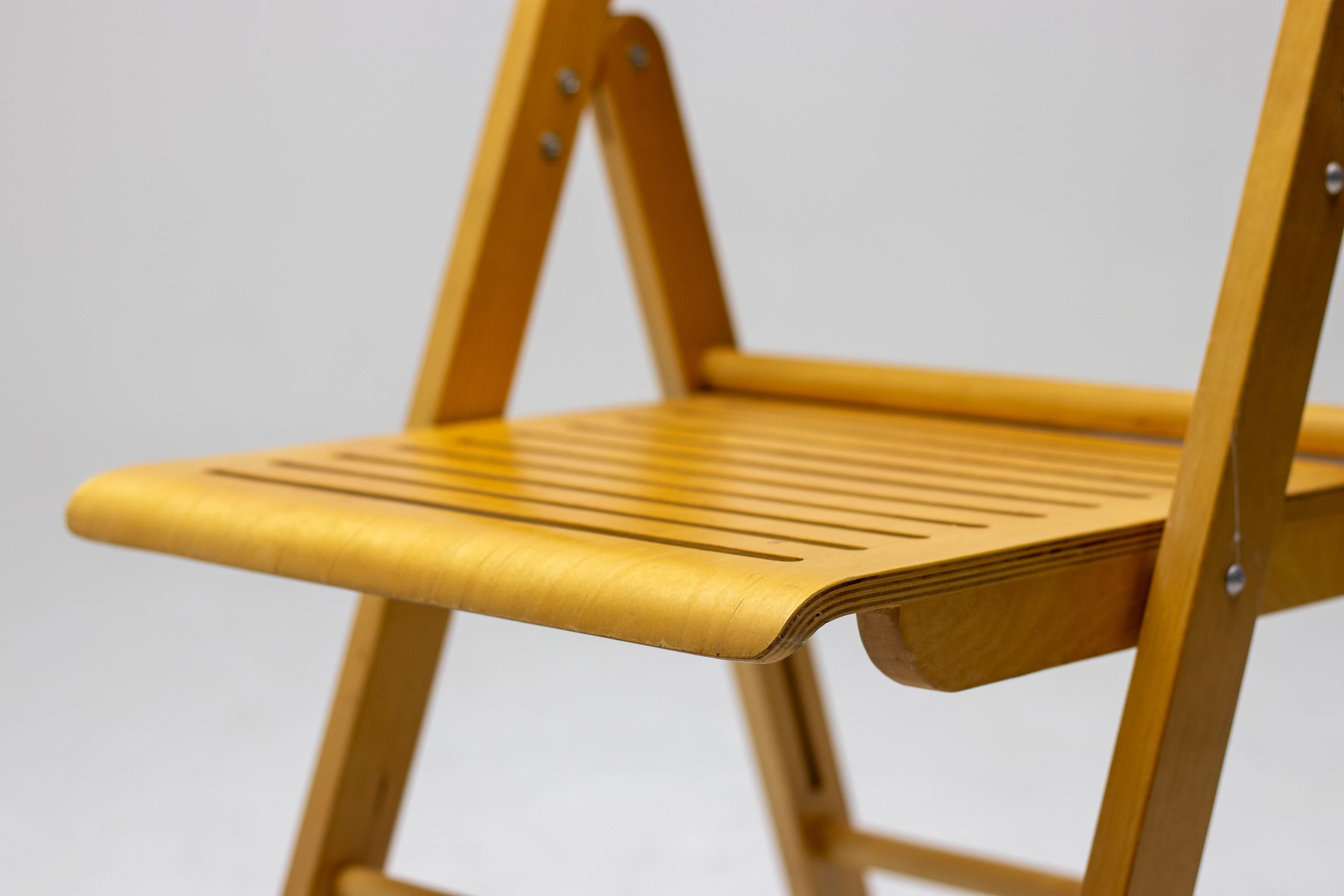 Mid-Century Modern Set of Four Plywood Folding Chairs For Sale