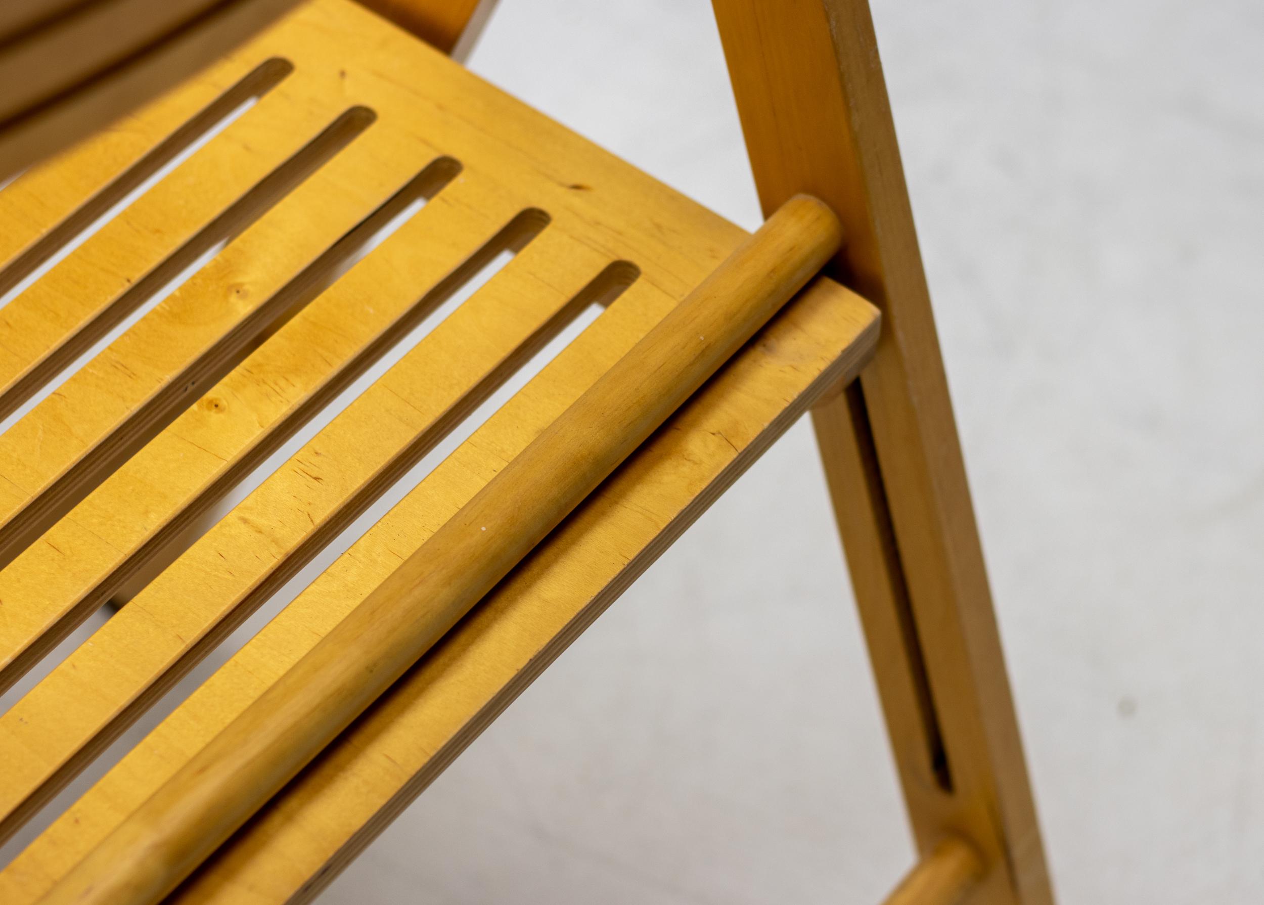 20ième siècle Ensemble de quatre chaises pliantes en contreplaqué en vente