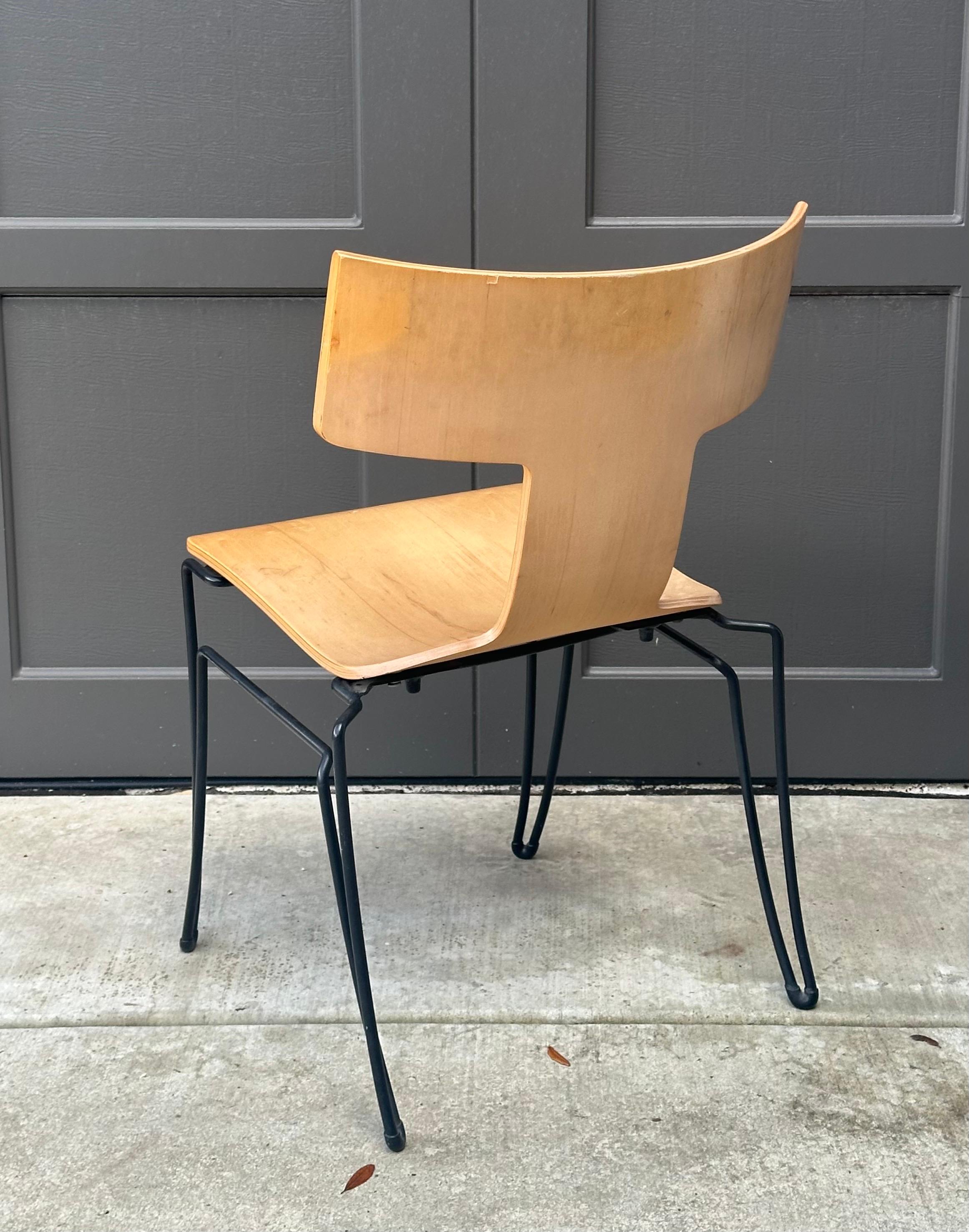 Juego de cuatro sillas de comedor posmodernas 