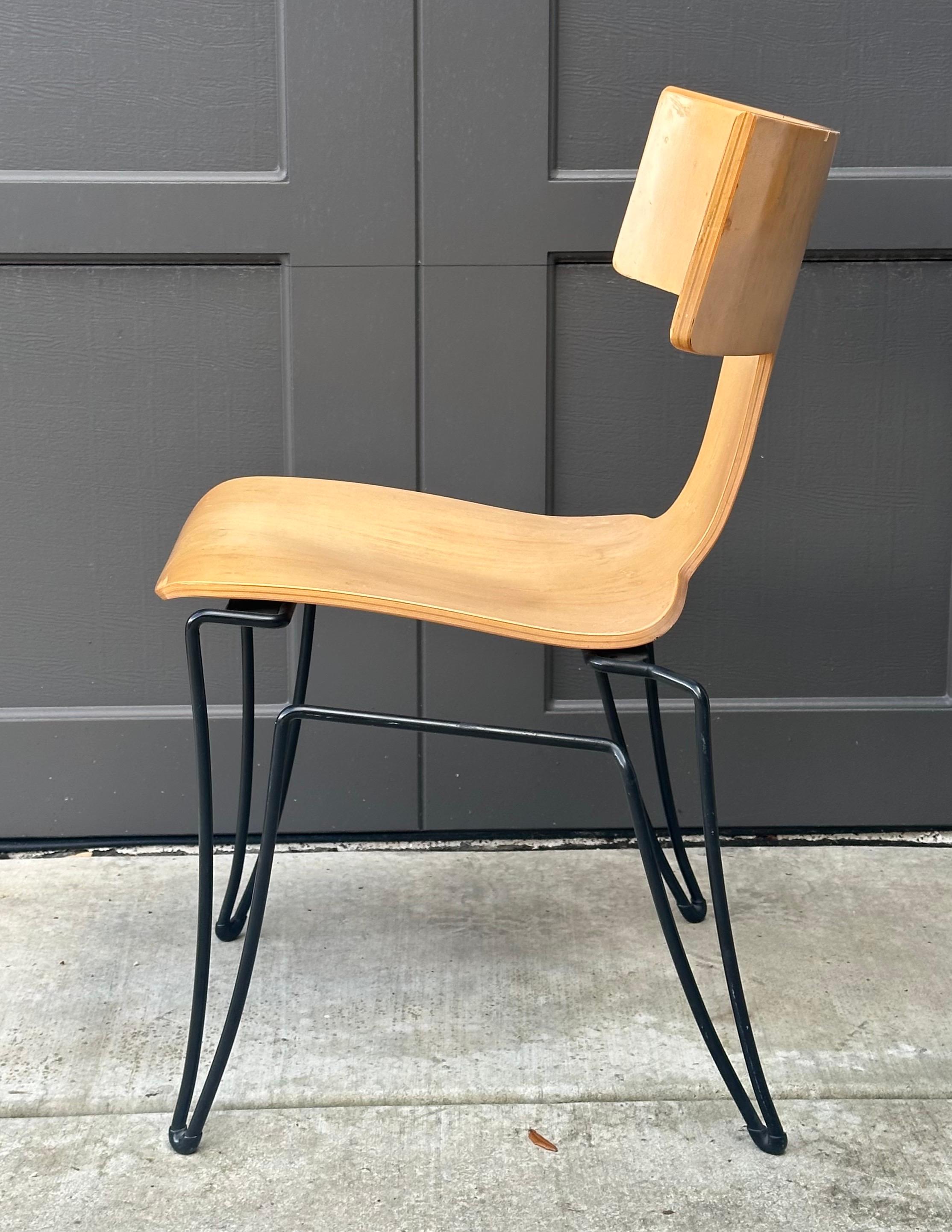 Juego de cuatro sillas de comedor posmodernas 