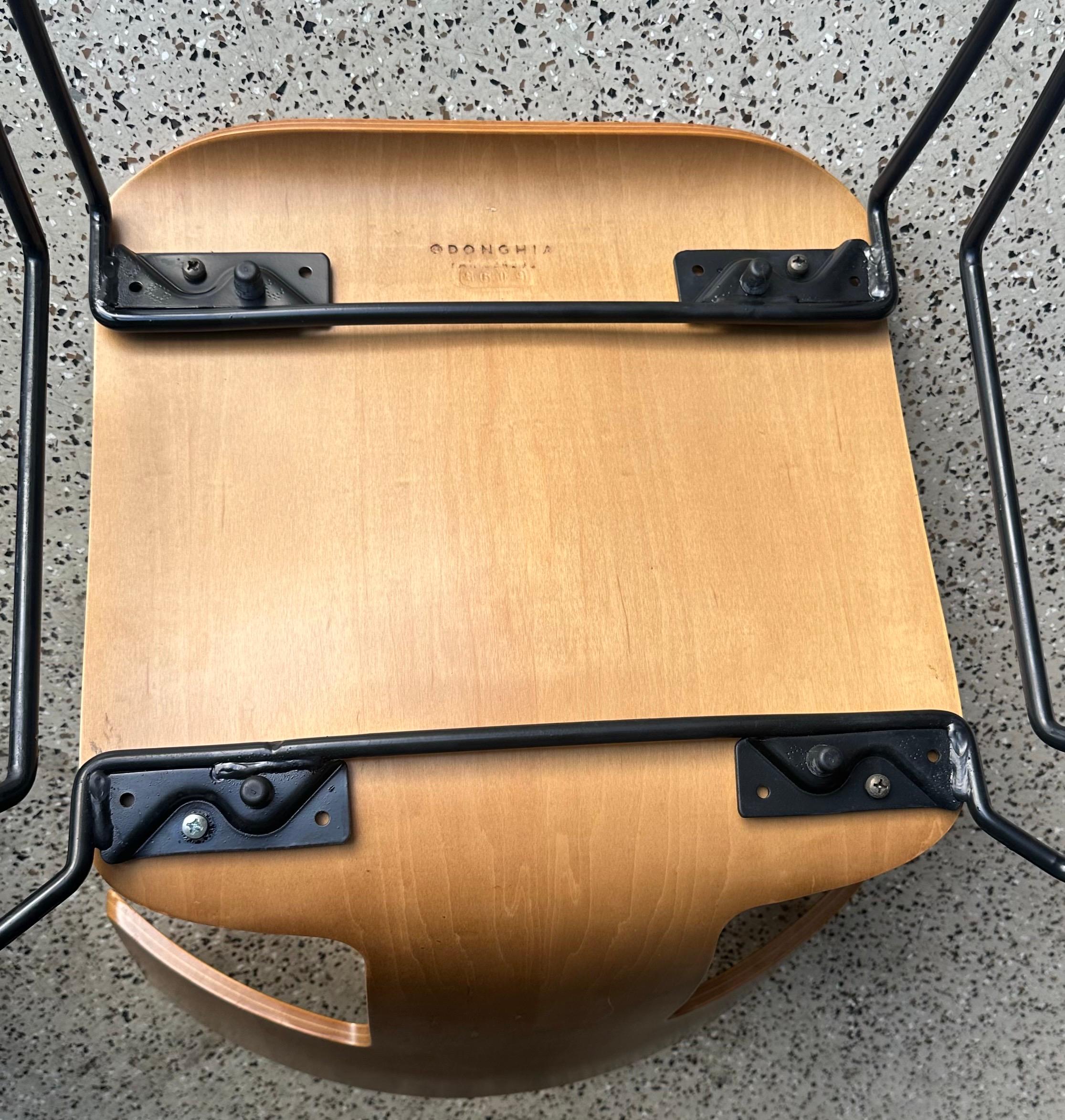 Juego de cuatro sillas de comedor posmodernas 