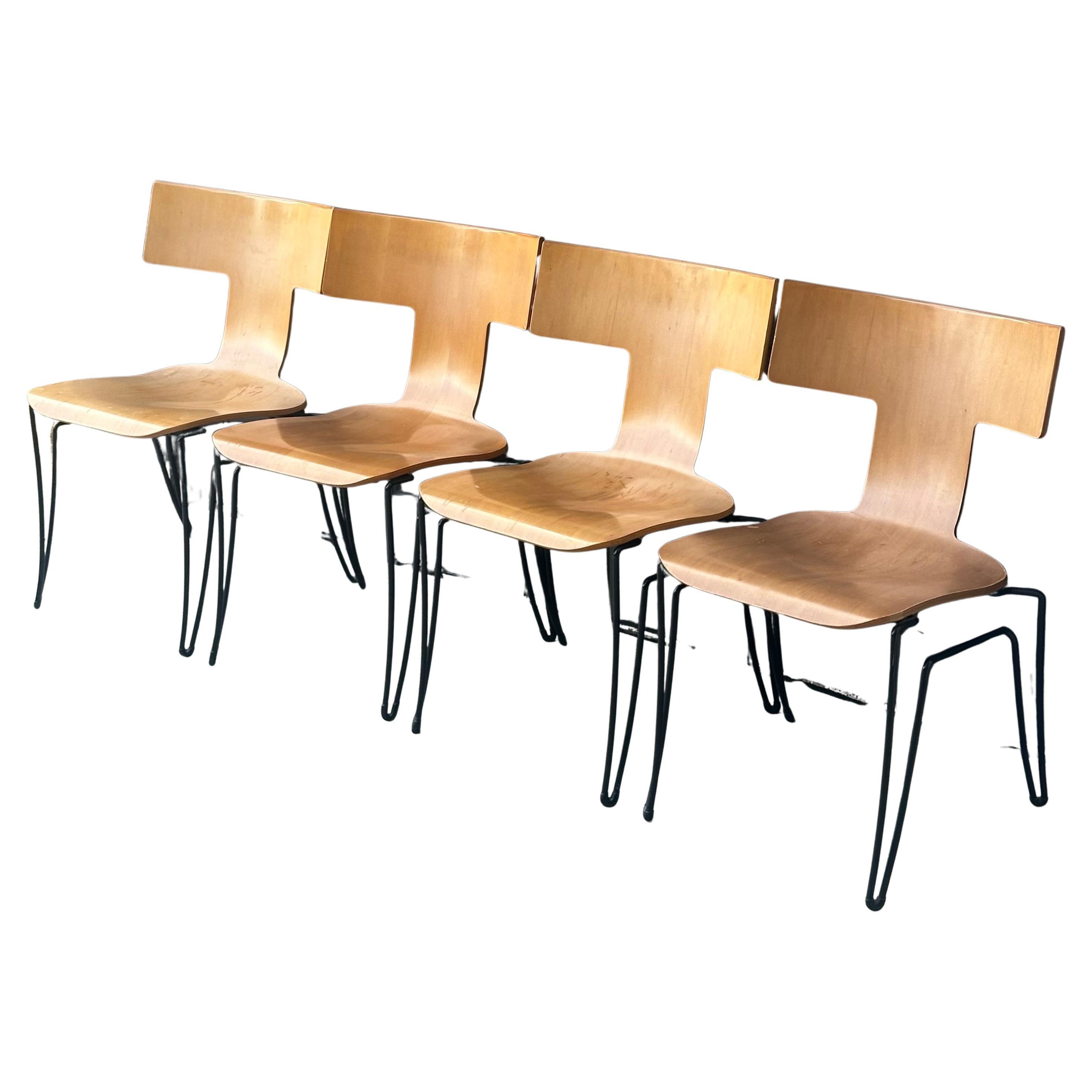 Bonito juego de cuatro sillas de comedor posmodernas 