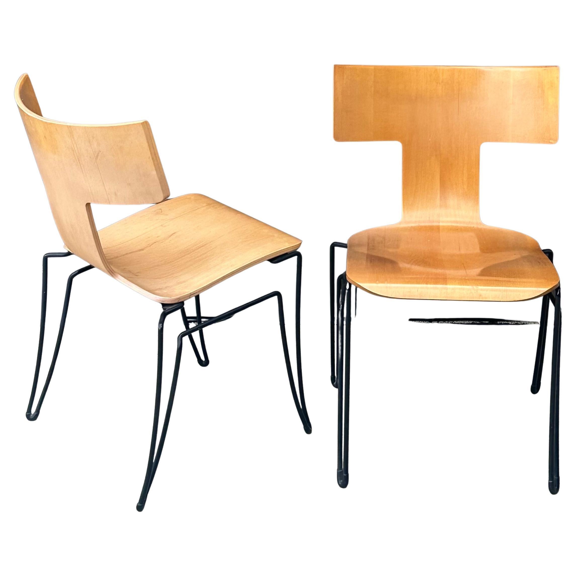 Juego de cuatro sillas de comedor posmodernas 