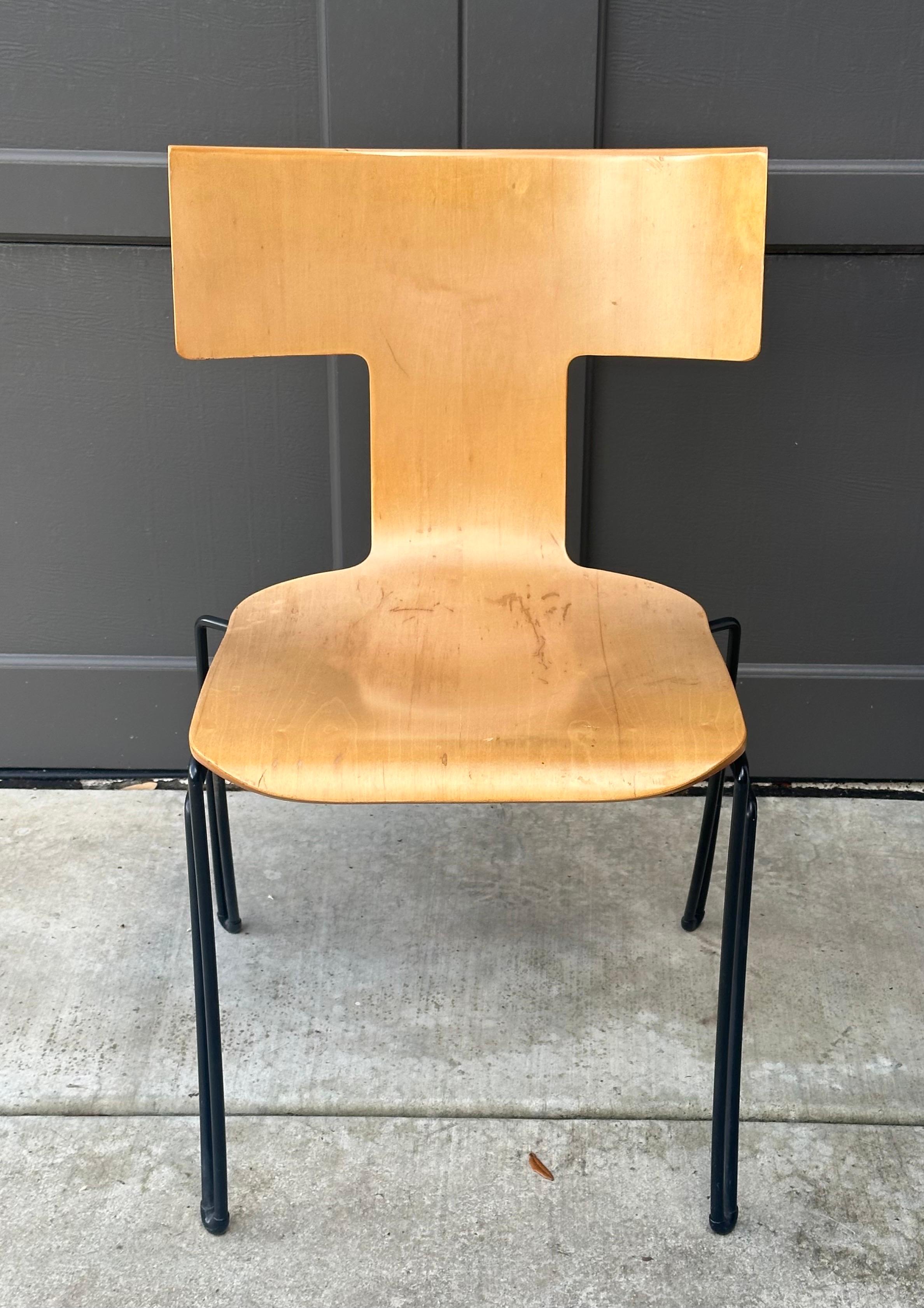 Juego de cuatro sillas de comedor posmodernas 
