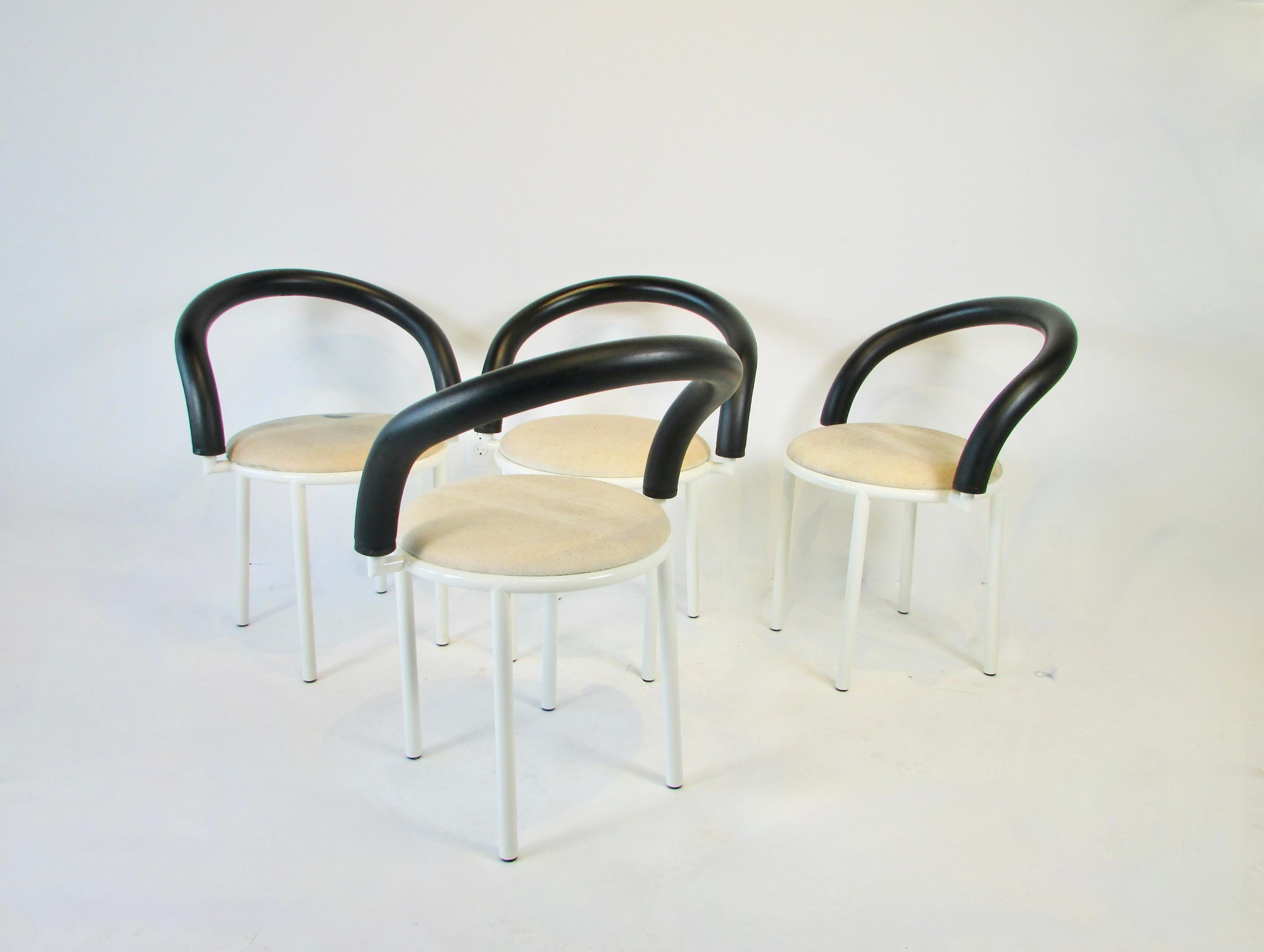 Postmoderne Ensemble de quatre chaises post-modernes de l'ère Memphis Anna Anselmi pour Bieffeplast en vente