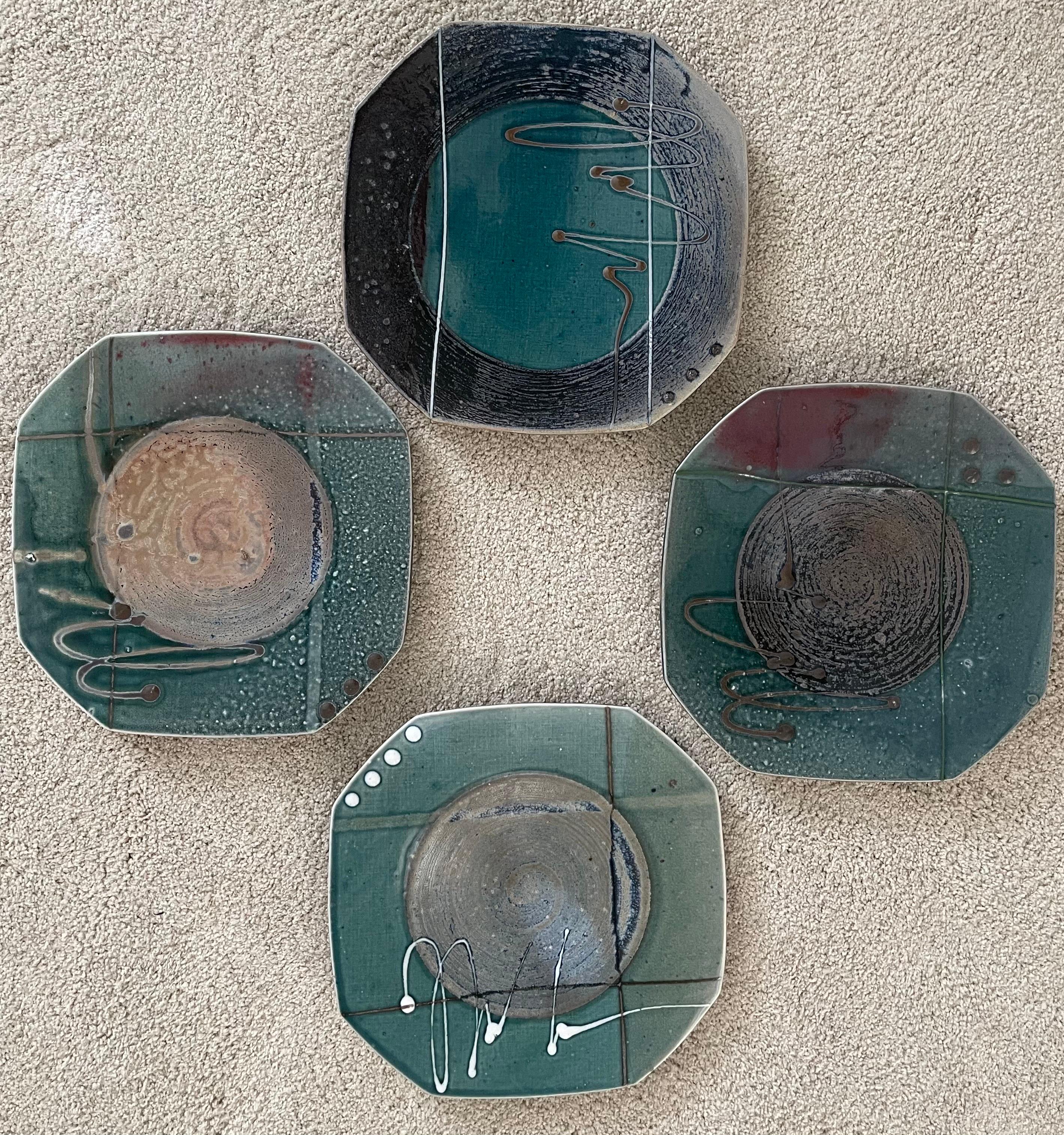 Set of Four Post-Modern Stoneware Plates by Marshall In Good Condition For Sale In San Diego, CA