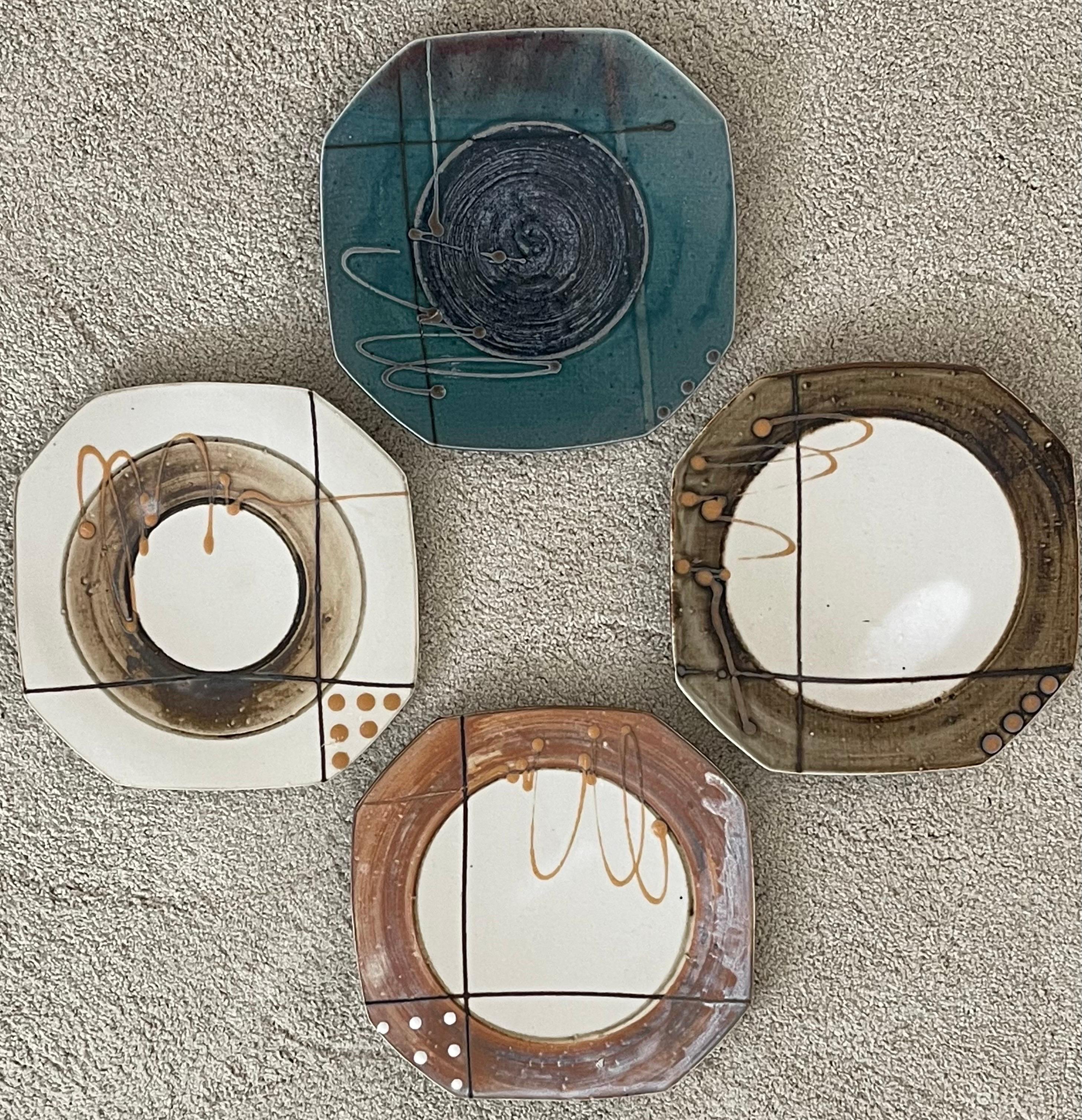 Set of Four Post-Modern Stoneware Plates Signed by Marshall In Good Condition For Sale In San Diego, CA