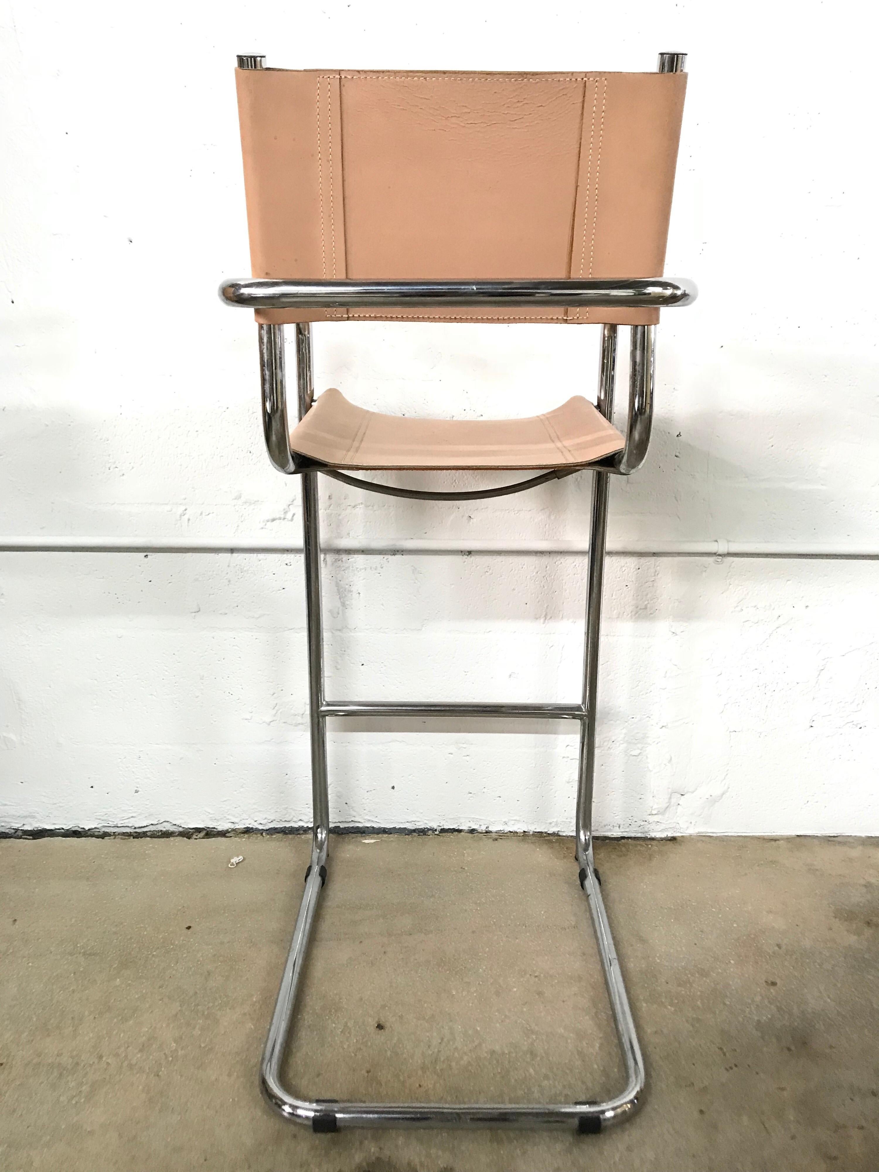 Set of Four Postmodern Tubular Chrome and Saddle Leather Bauhaus Barstools In Good Condition In Miami, FL