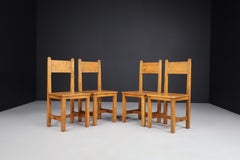 Set di quattro sedie primitive in Oak Oak patinato, Francia, anni '50