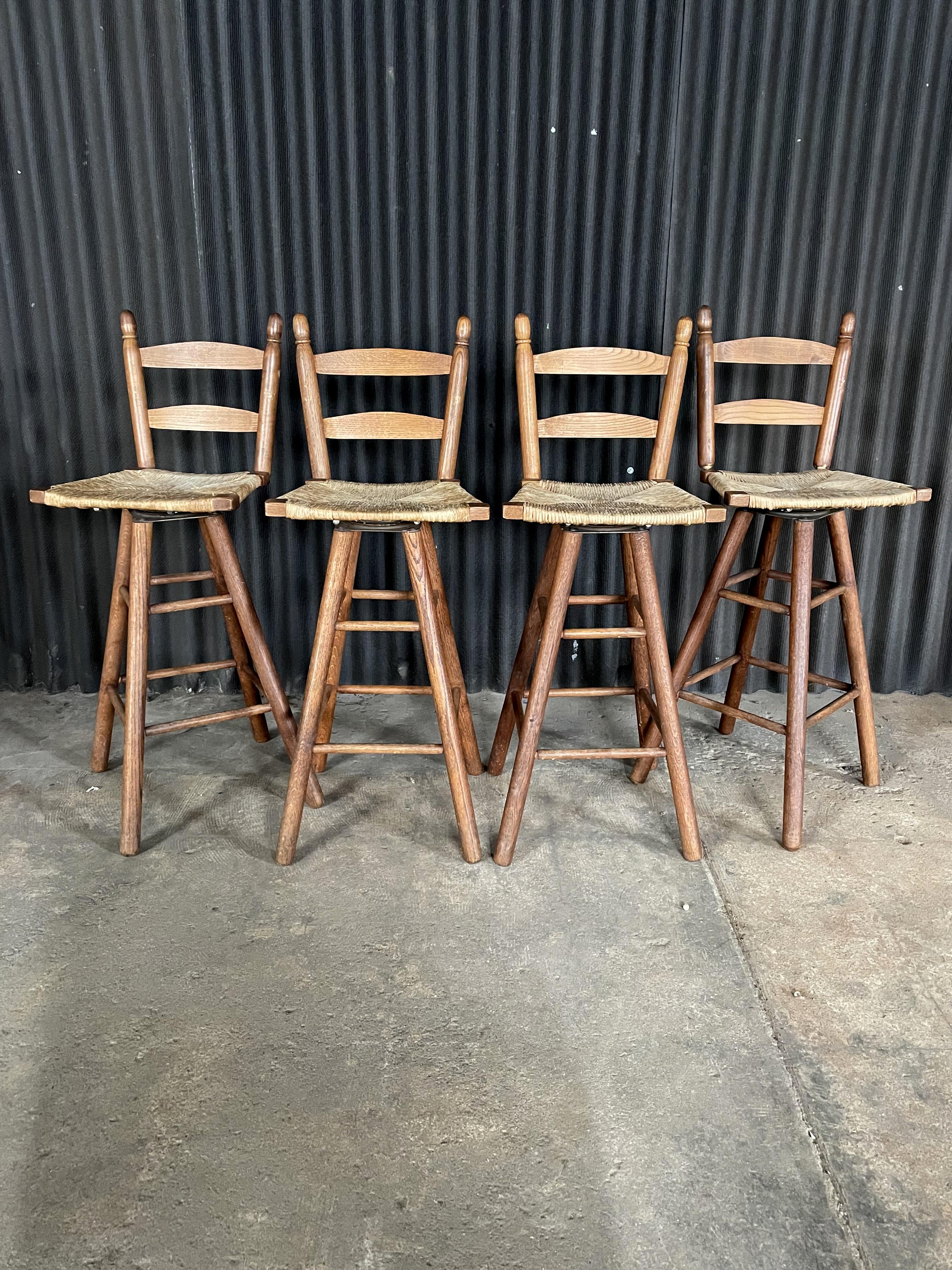 Set of 4 primitive, or rustic, swivel stools with rush seating.
Very rare that you can find an entire set in such great condition
All 4 stools swivel easily.
Sturdy and strong.
Rush seating has no breaks or loose ends.
Normal wear as shown.

42