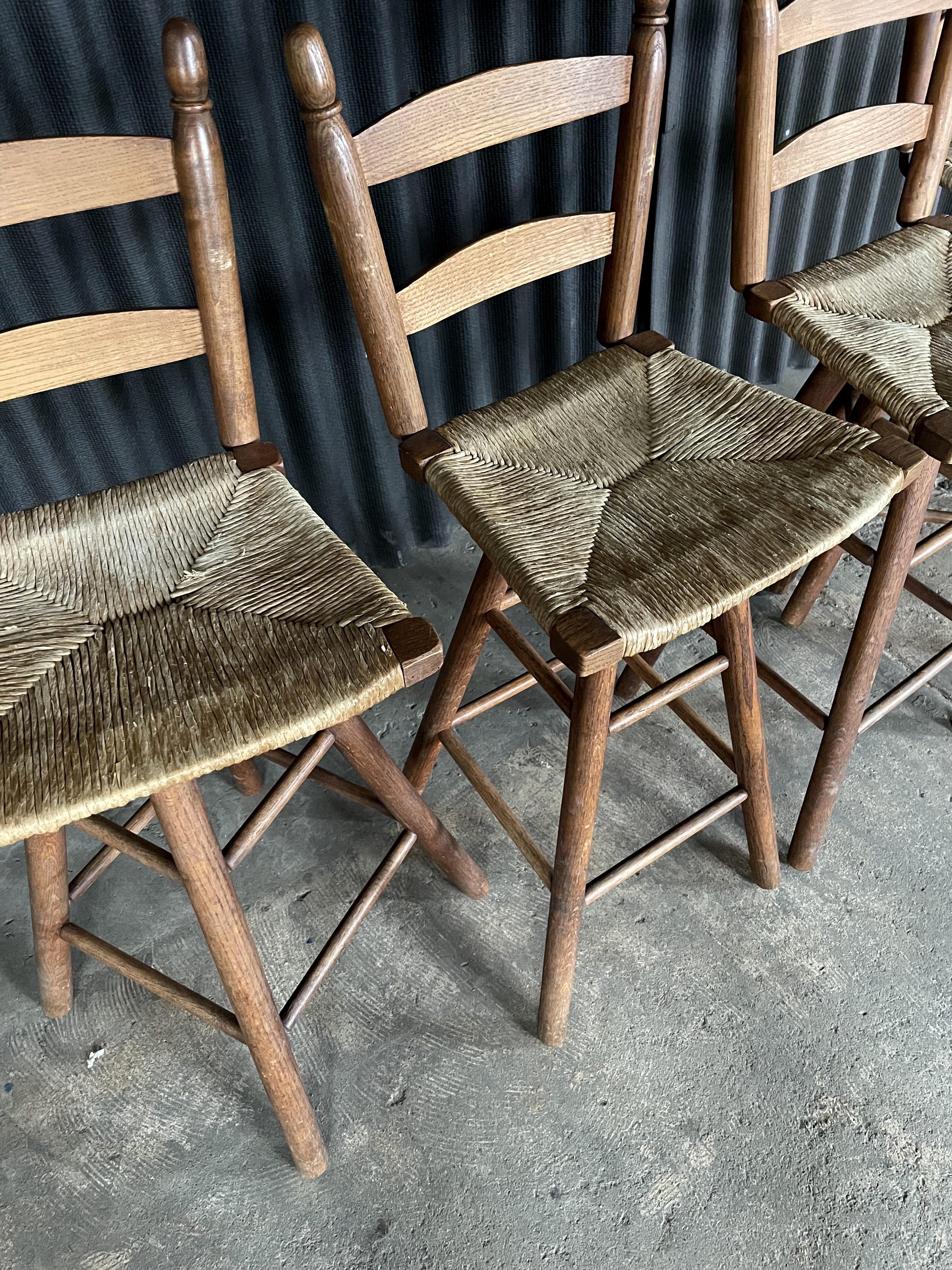 Set of Four Primitive Rustic Stools In Good Condition For Sale In Southampton, NJ